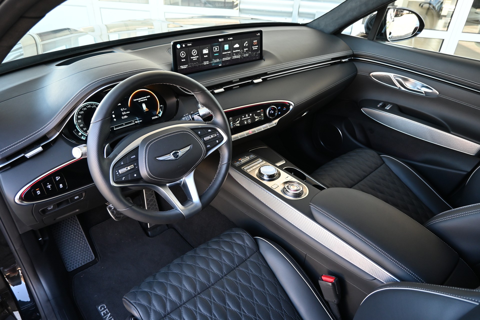 GENESIS GV70 2.2 CRDI Luxury Black/Black AT8 AWD 4X4 + Voll-Ausstattung-image-8