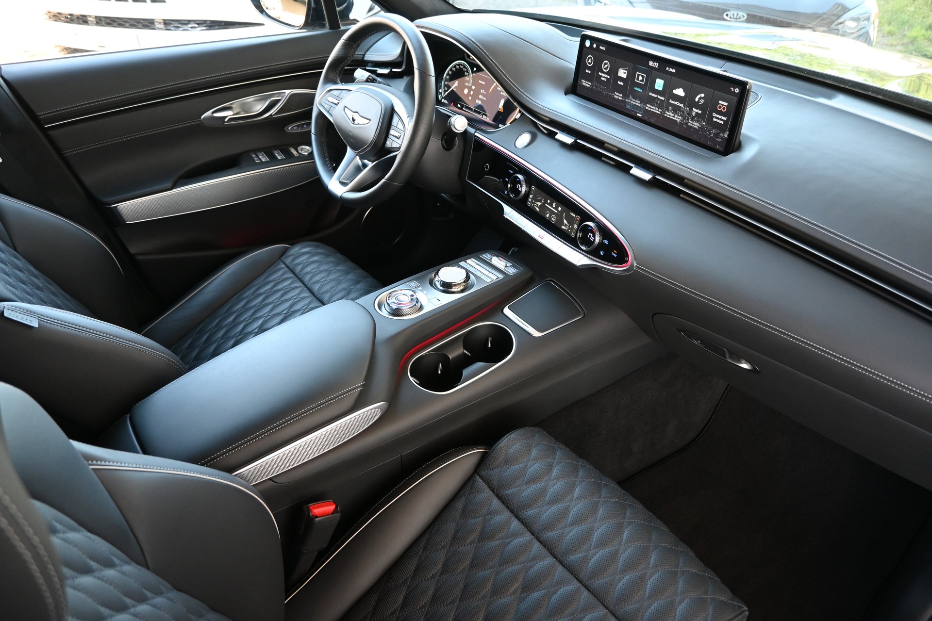 GENESIS GV70 2.2 CRDI Luxury Black/Black AT8 AWD 4X4 + Voll-Ausstattung-image-10