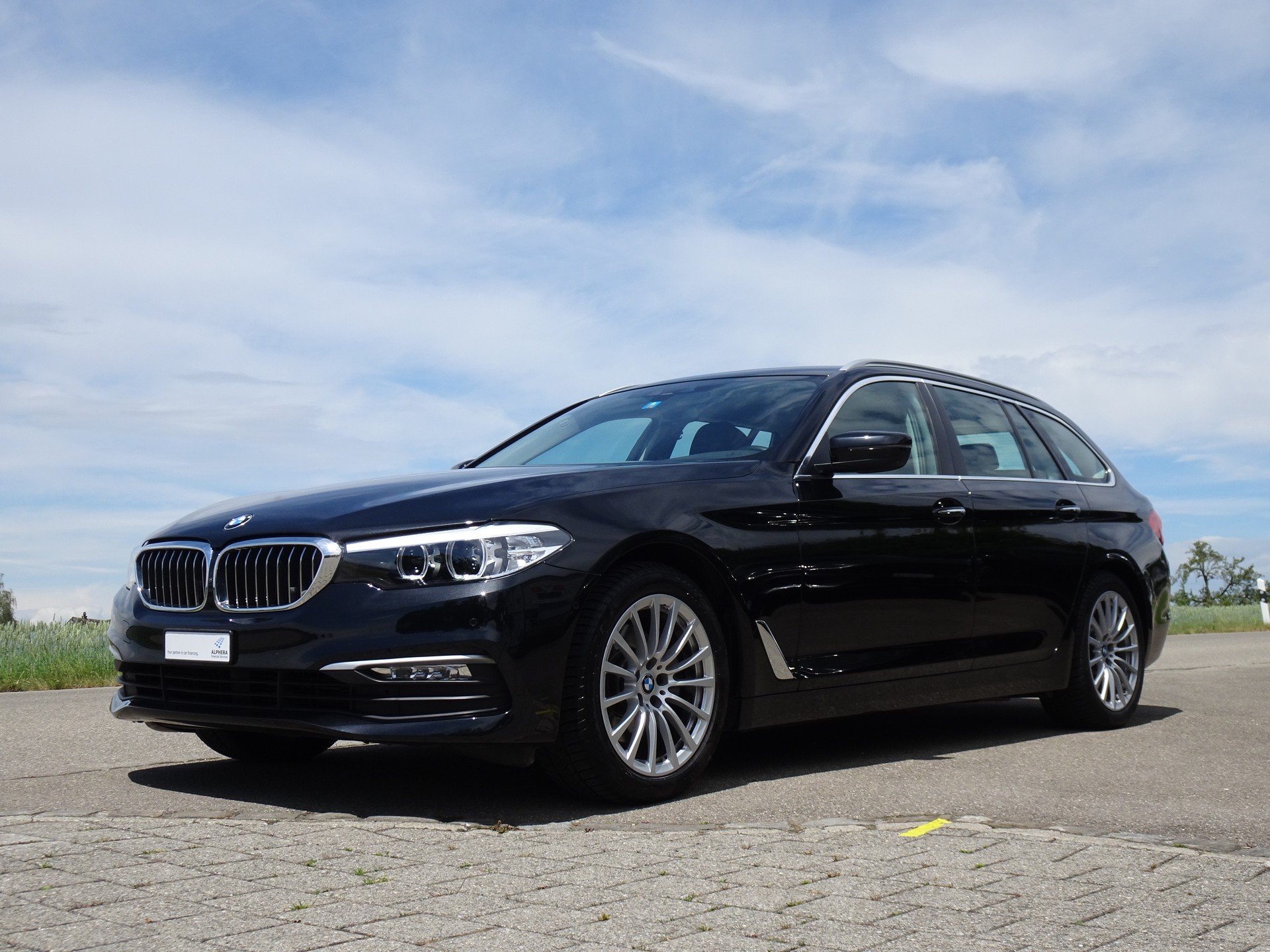 BMW 520d xDrive Touring Steptronic-image-0