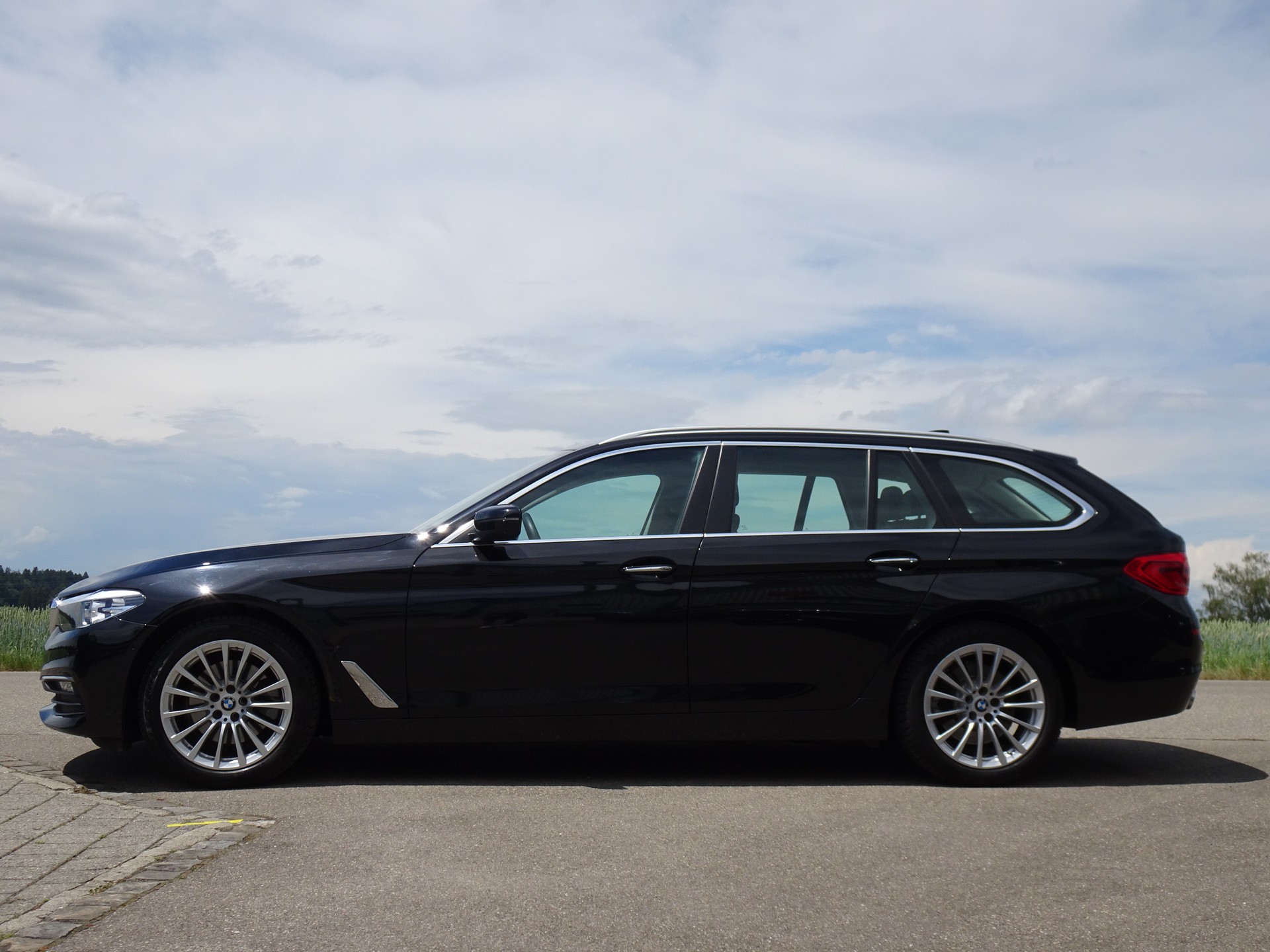 BMW 520d xDrive Touring Steptronic-image-1