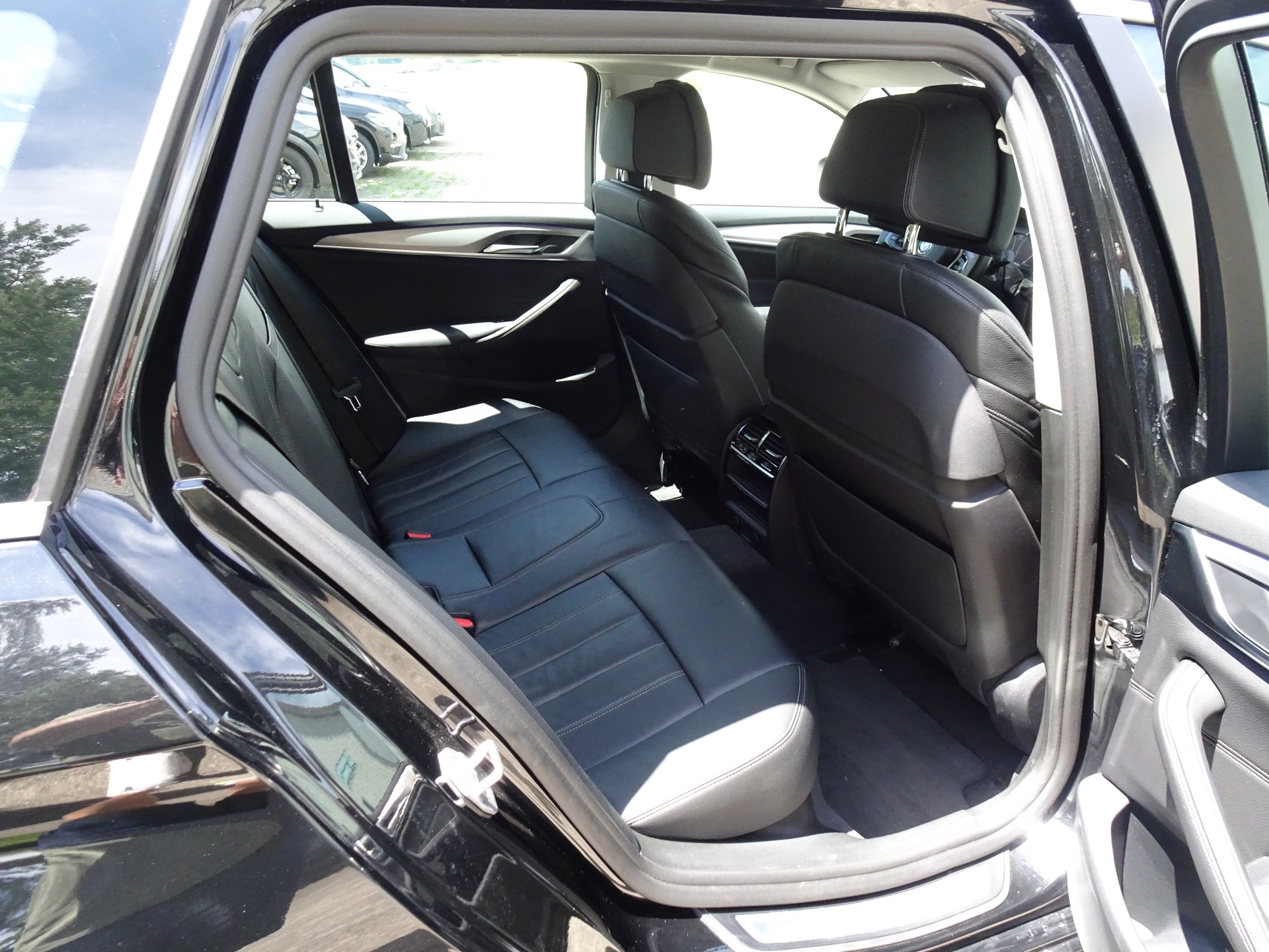 BMW 520d xDrive Touring Steptronic-image-9