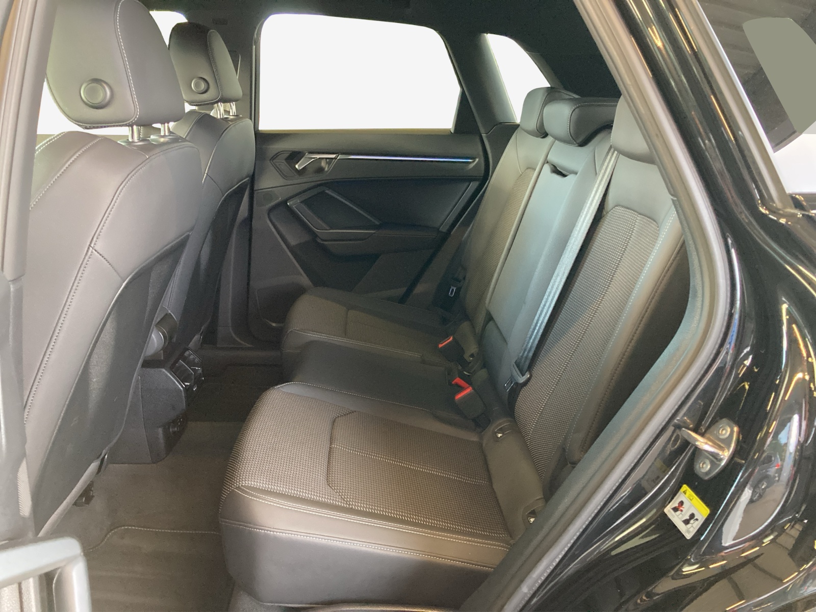 AUDI Q3 45 TFSI e S line S-tronic-image-11