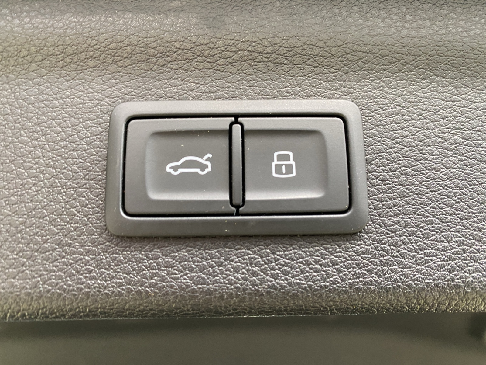 AUDI Q3 45 TFSI e S line S-tronic-image-14