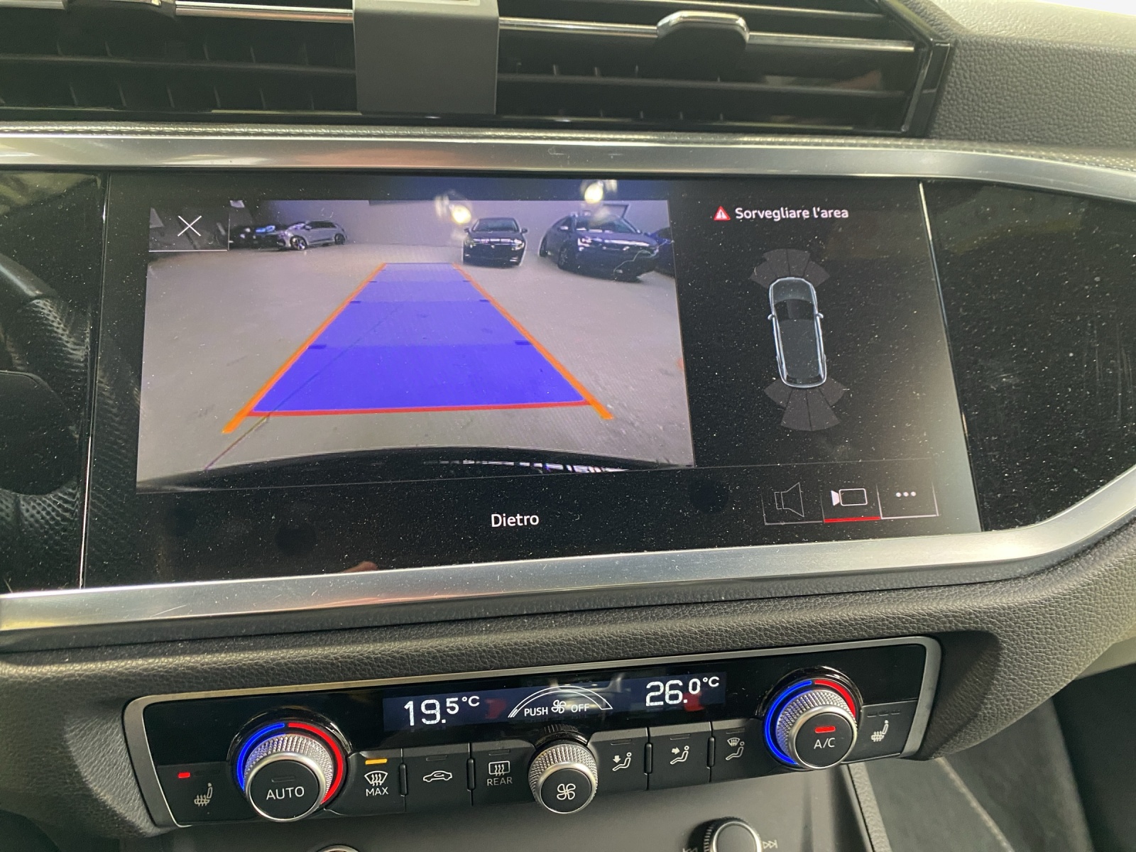 AUDI Q3 45 TFSI e S line S-tronic-image-15