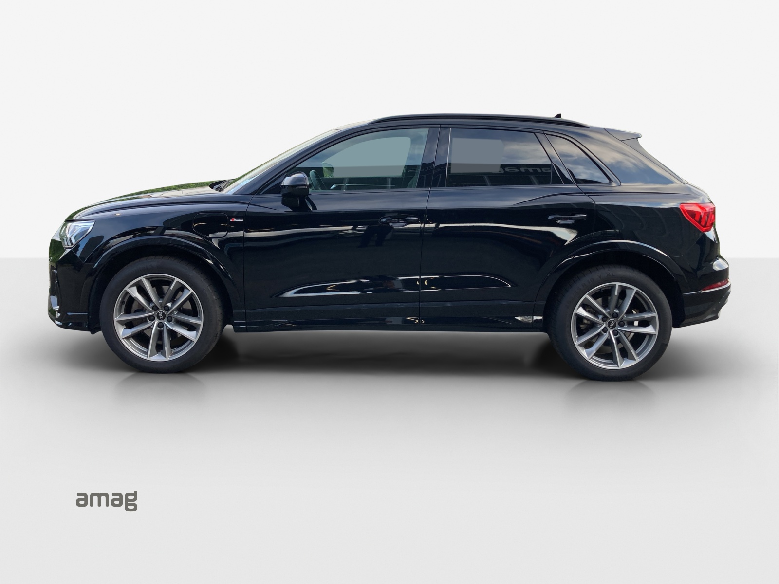AUDI Q3 45 TFSI e S line S-tronic-image-1