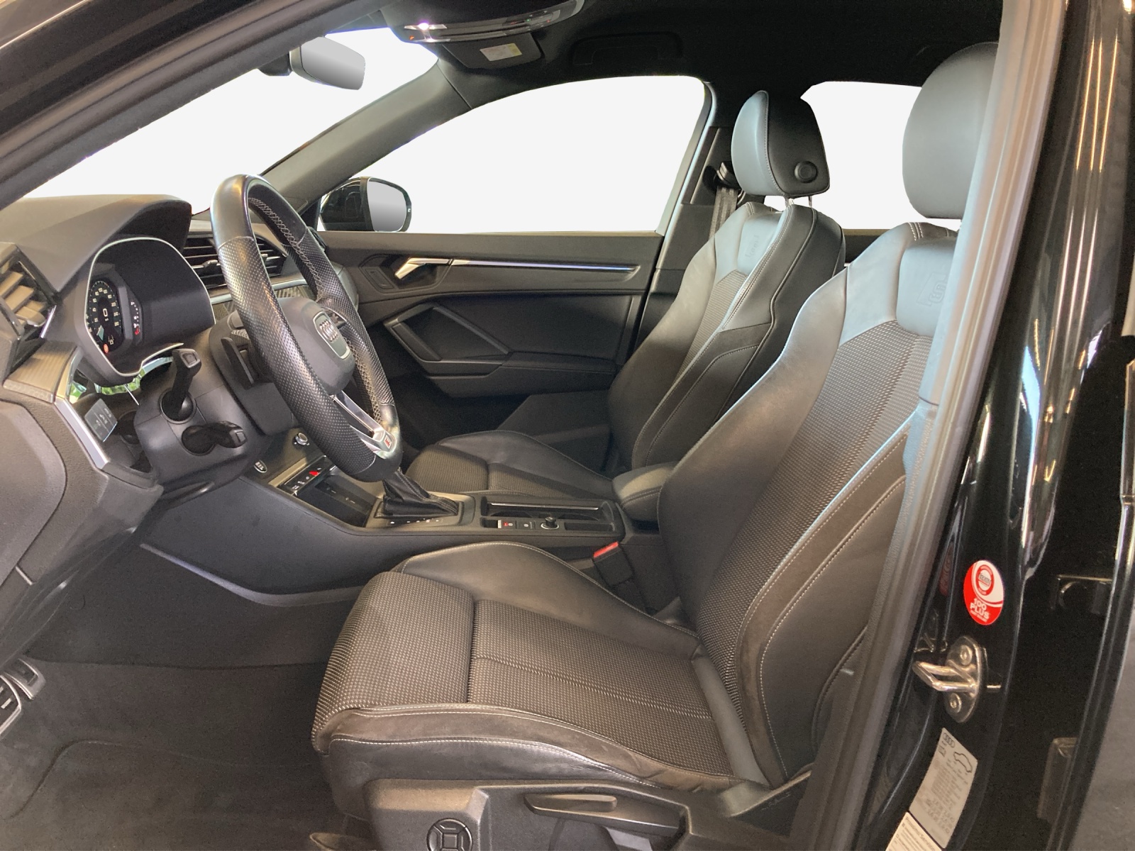 AUDI Q3 45 TFSI e S line S-tronic-image-7