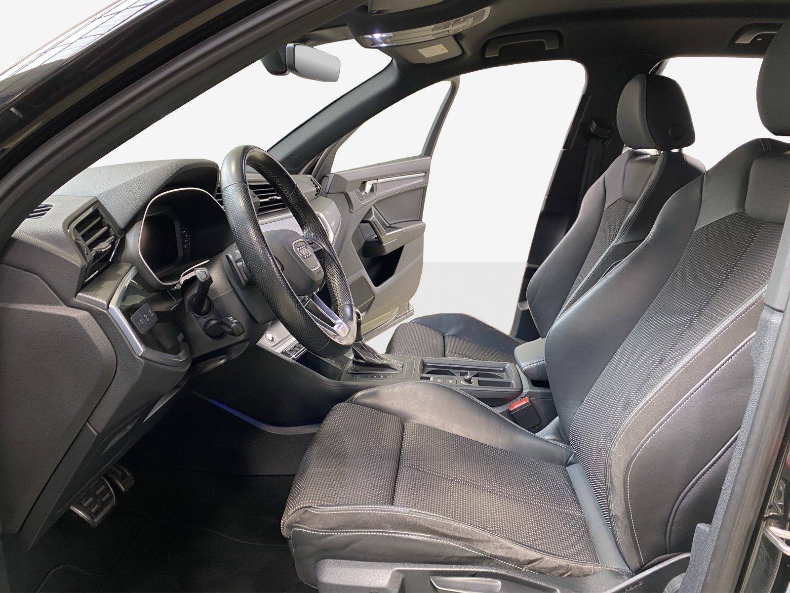 AUDI Q3 45 TFSI e S line S-tronic-image-8