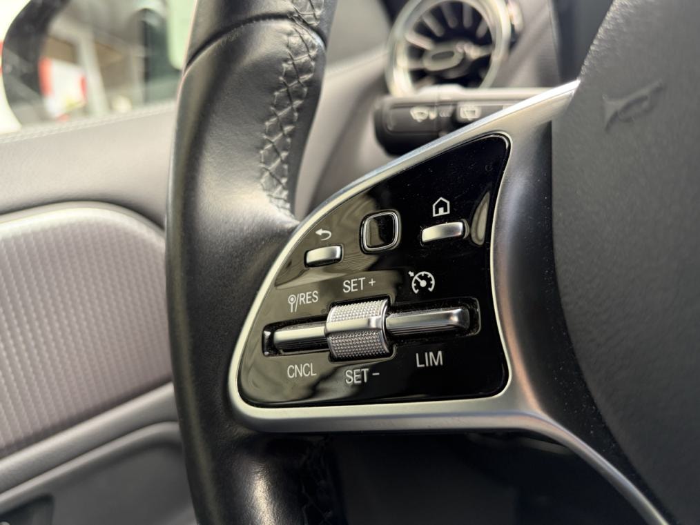 MERCEDES-BENZ EQA 250-image-4
