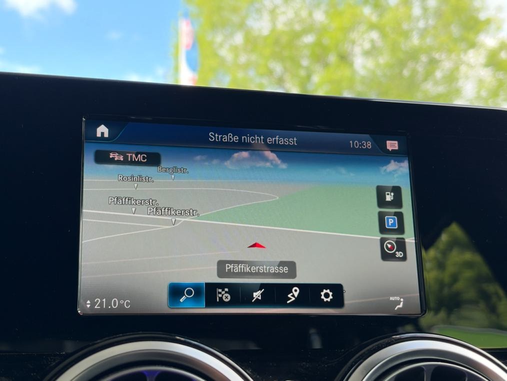 MERCEDES-BENZ EQA 250-image-5