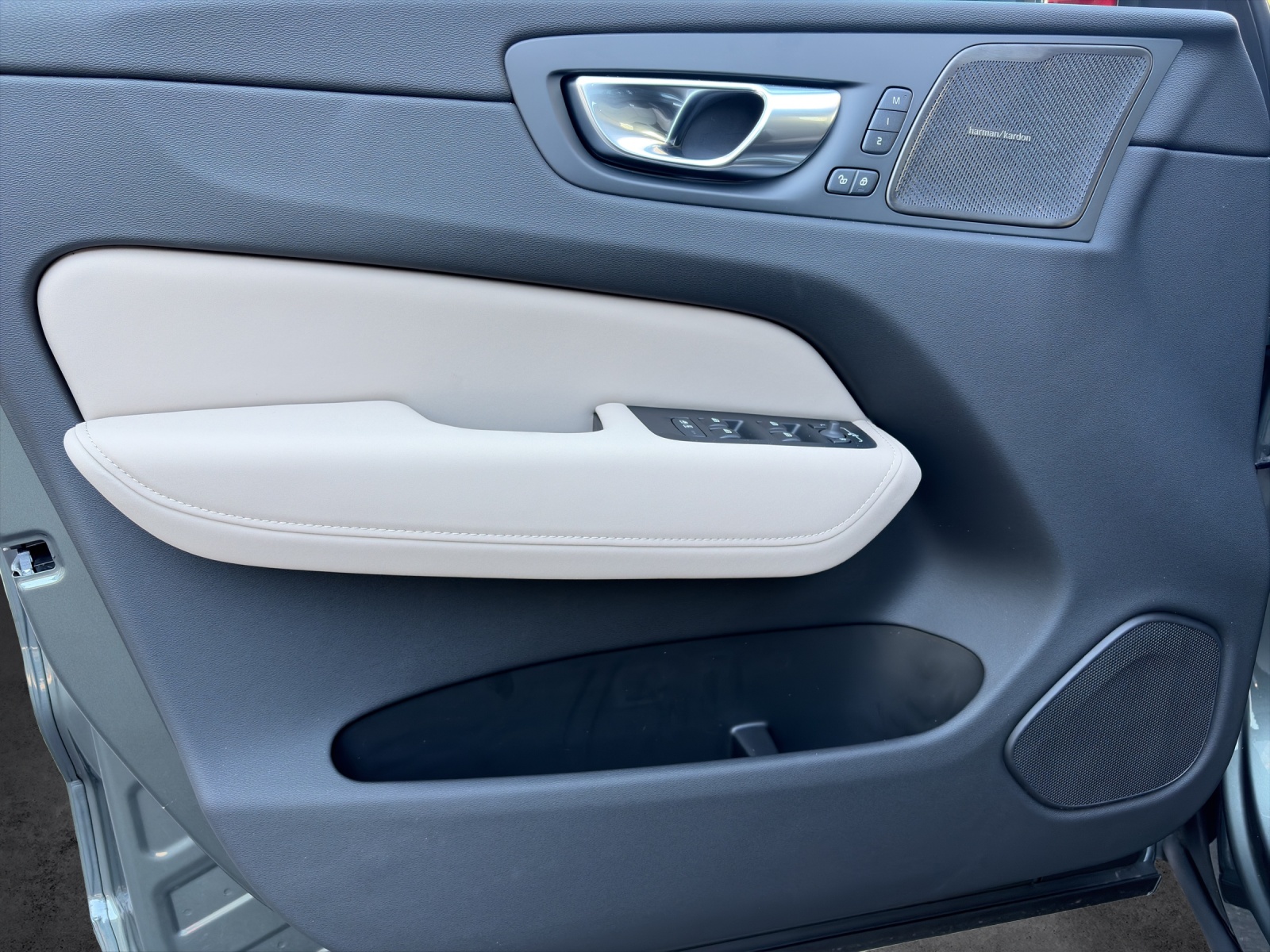 VOLVO XC60 2.0 T6 TE Ultra Bright eAWD-image-14