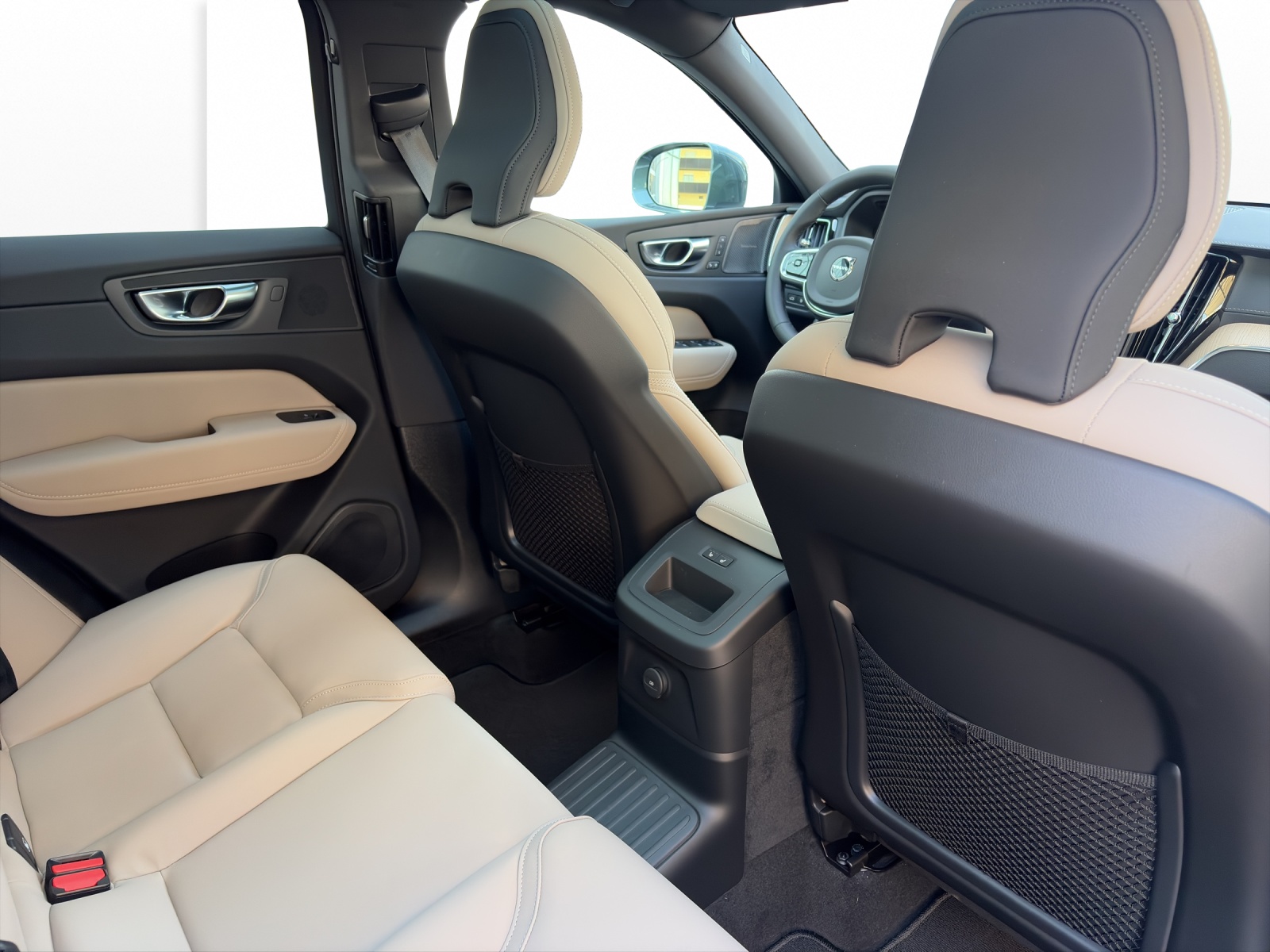 VOLVO XC60 2.0 T6 TE Ultra Bright eAWD-image-16