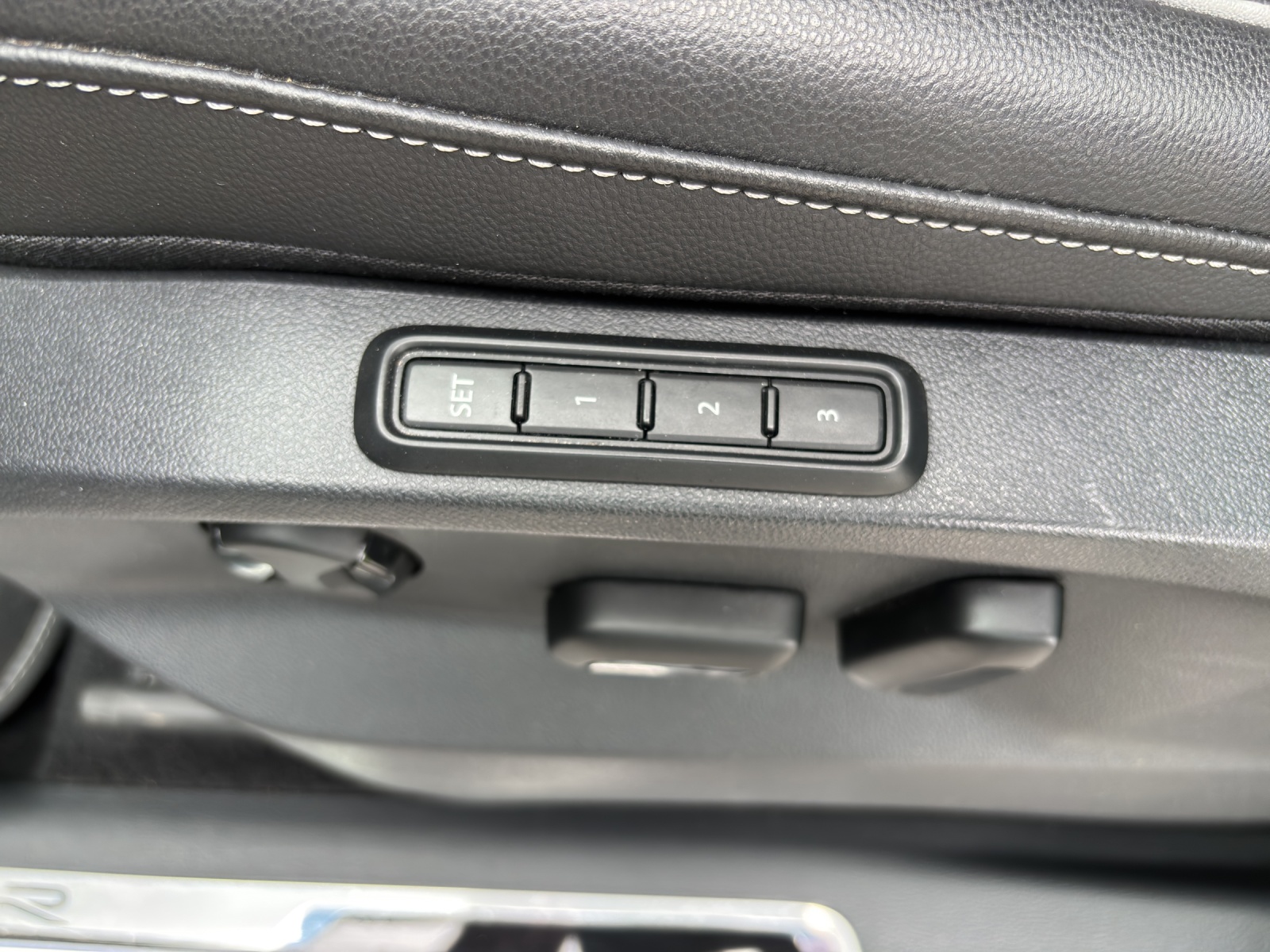 VW Tiguan 2.0TSI R-Line 4Motion DSG mit AHK & Winterräder-image-25