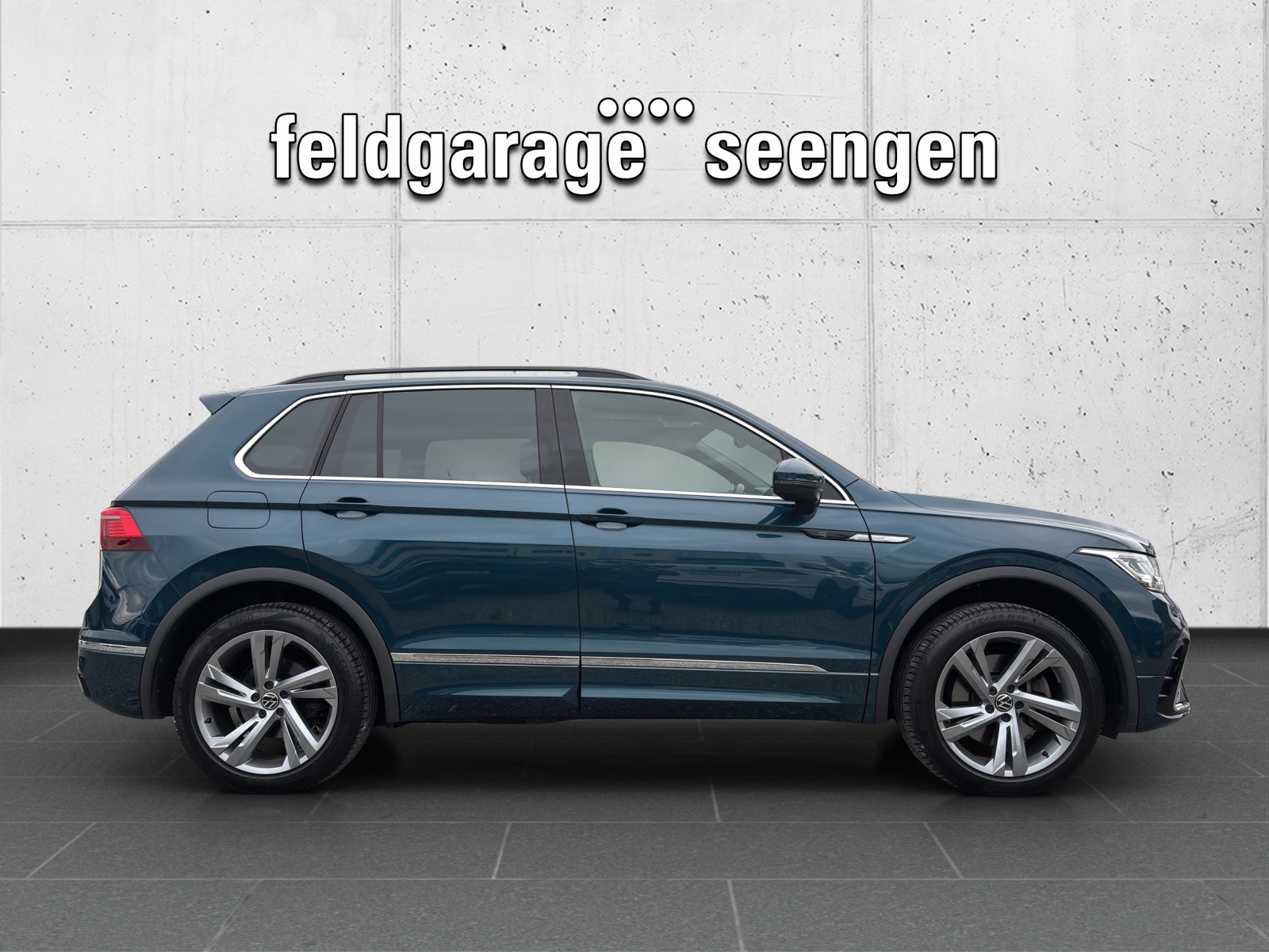 VW Tiguan 2.0TSI R-Line 4Motion DSG mit AHK & Winterräder-showroom-element-3