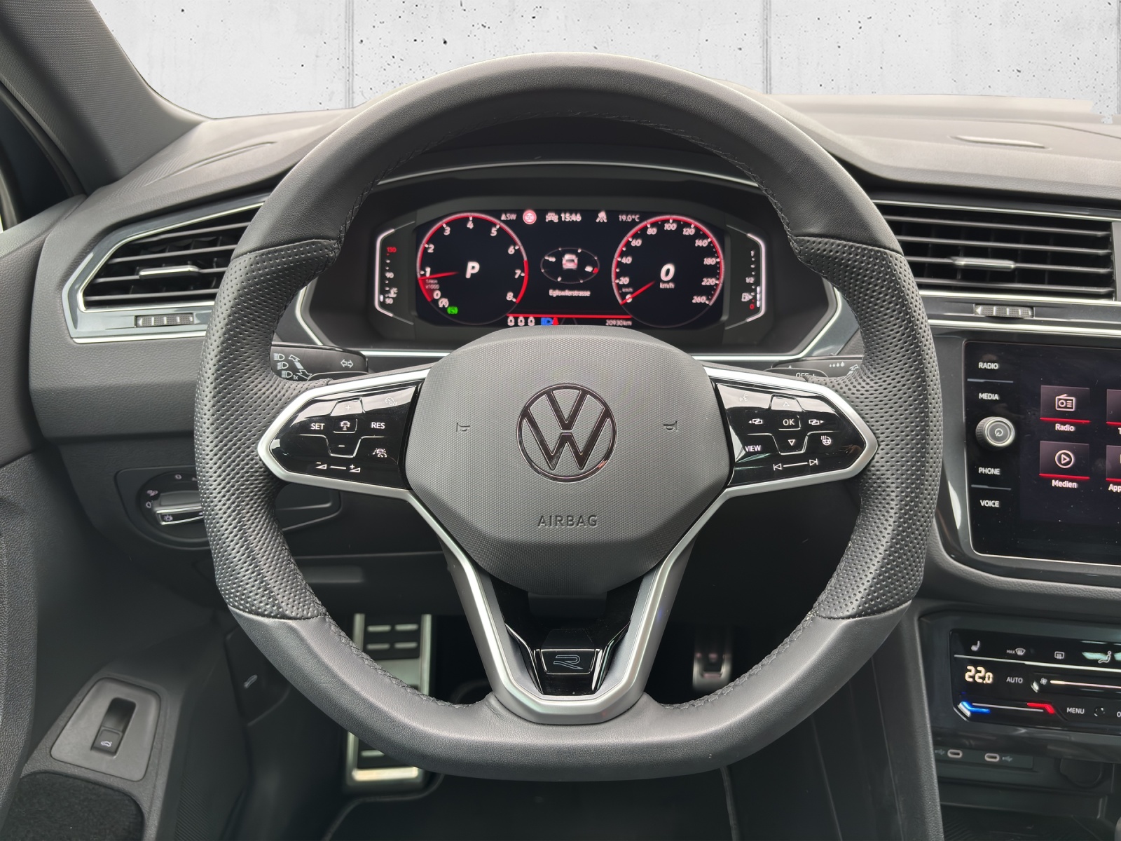 VW Tiguan 2.0TSI R-Line 4Motion DSG mit AHK & Winterräder-image-13