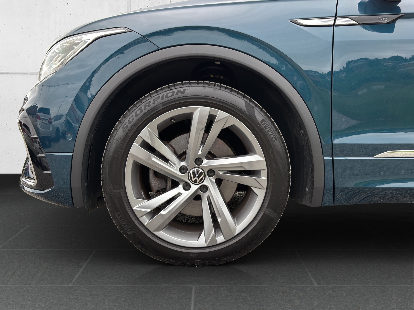 VW Tiguan 2.0TSI R-Line 4Motion DSG mit AHK & Winterräder-image-10