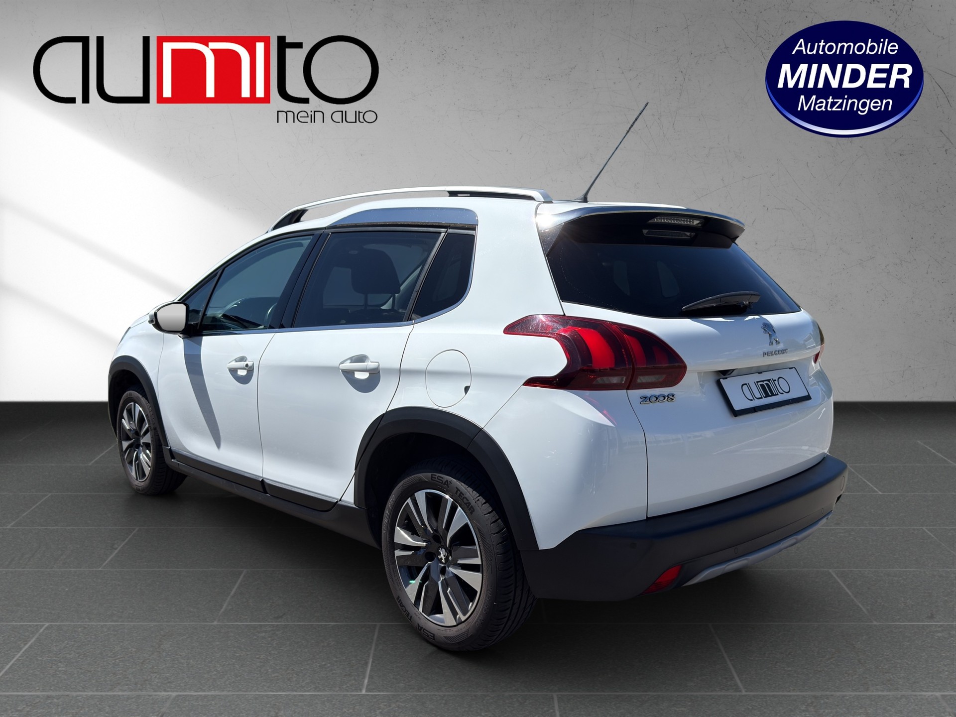 PEUGEOT 2008 1.2 PureTech GT Line-image-4