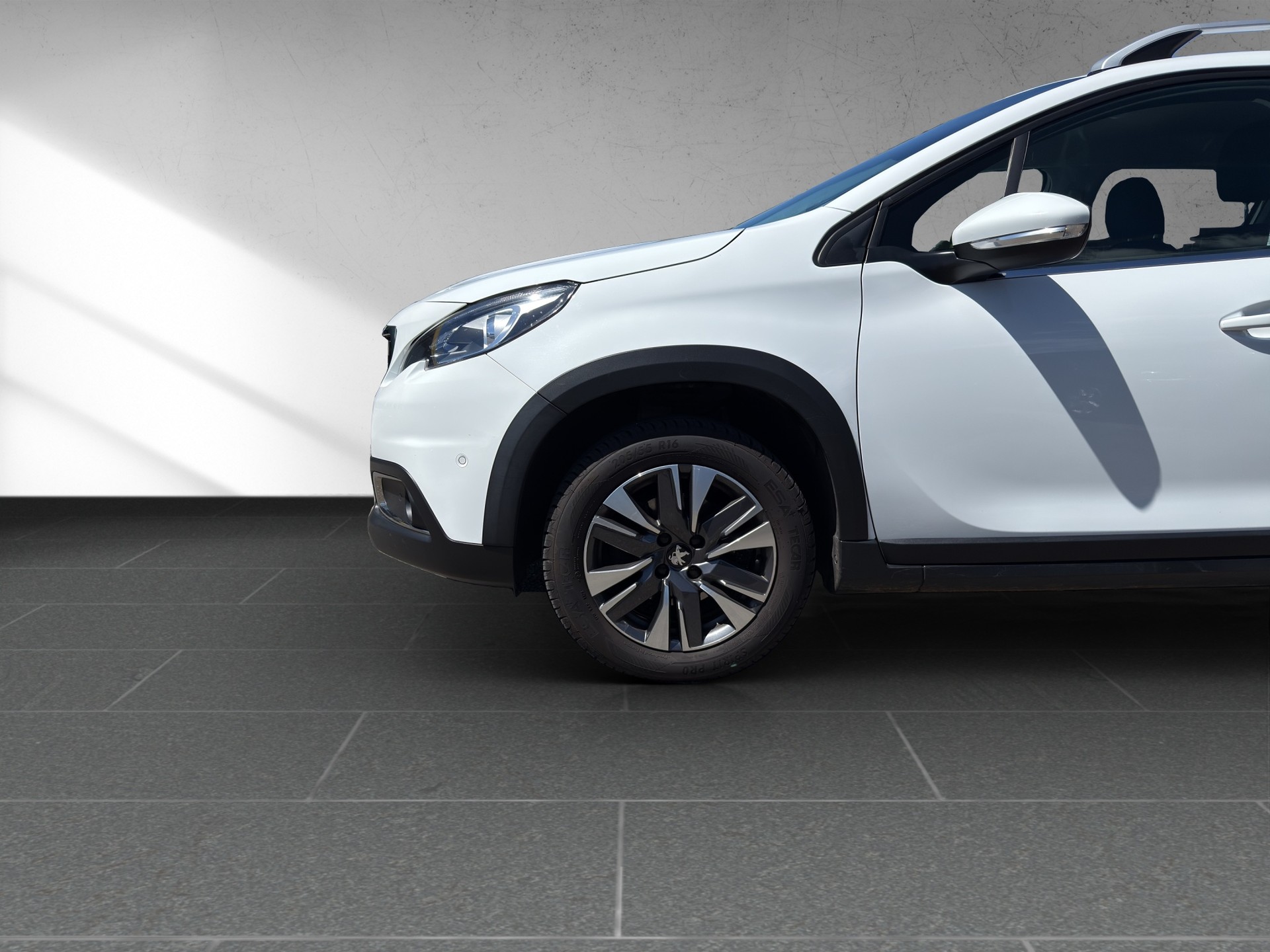 PEUGEOT 2008 1.2 PureTech GT Line-image-13
