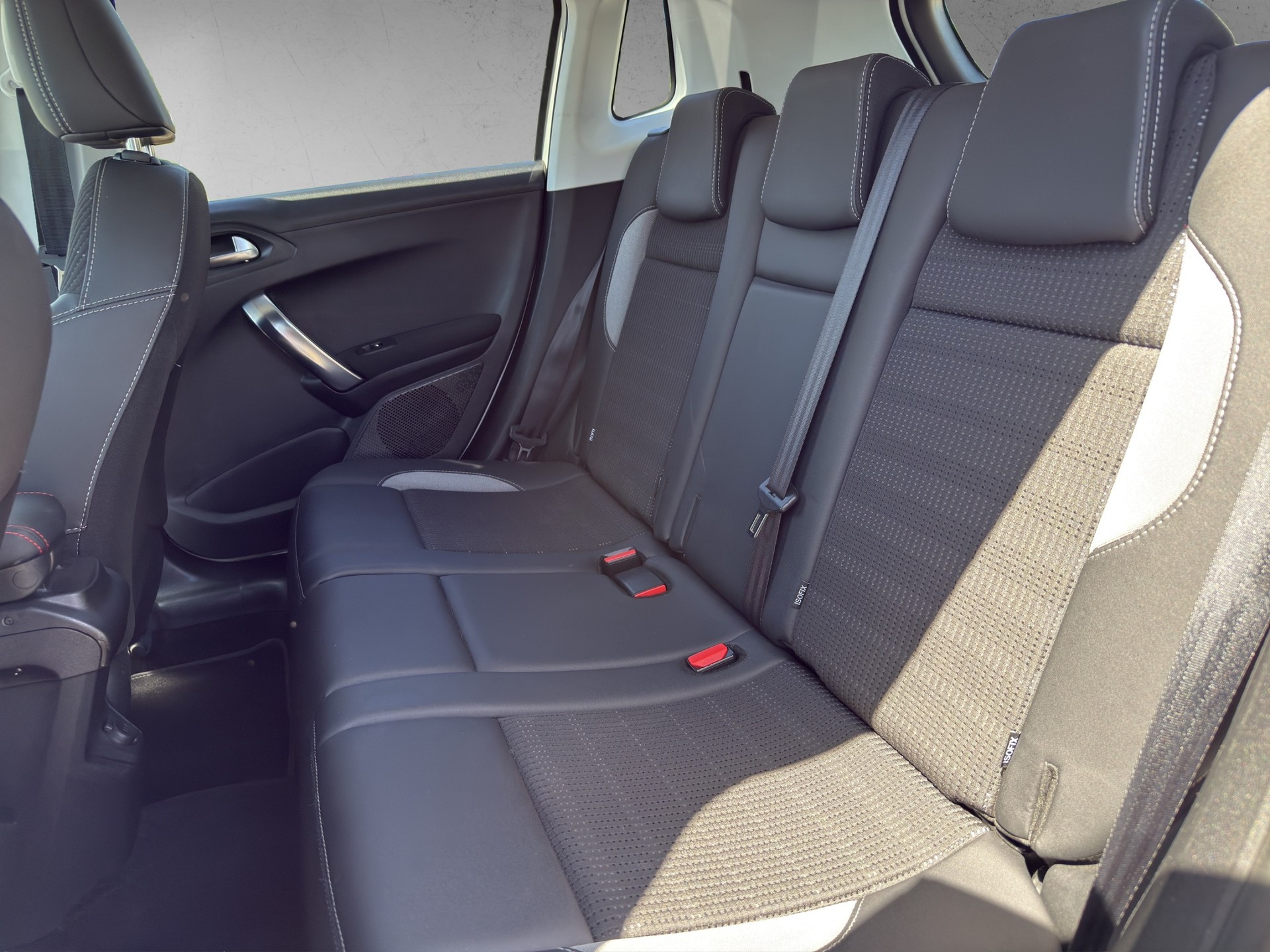 PEUGEOT 2008 1.2 PureTech GT Line-image-10
