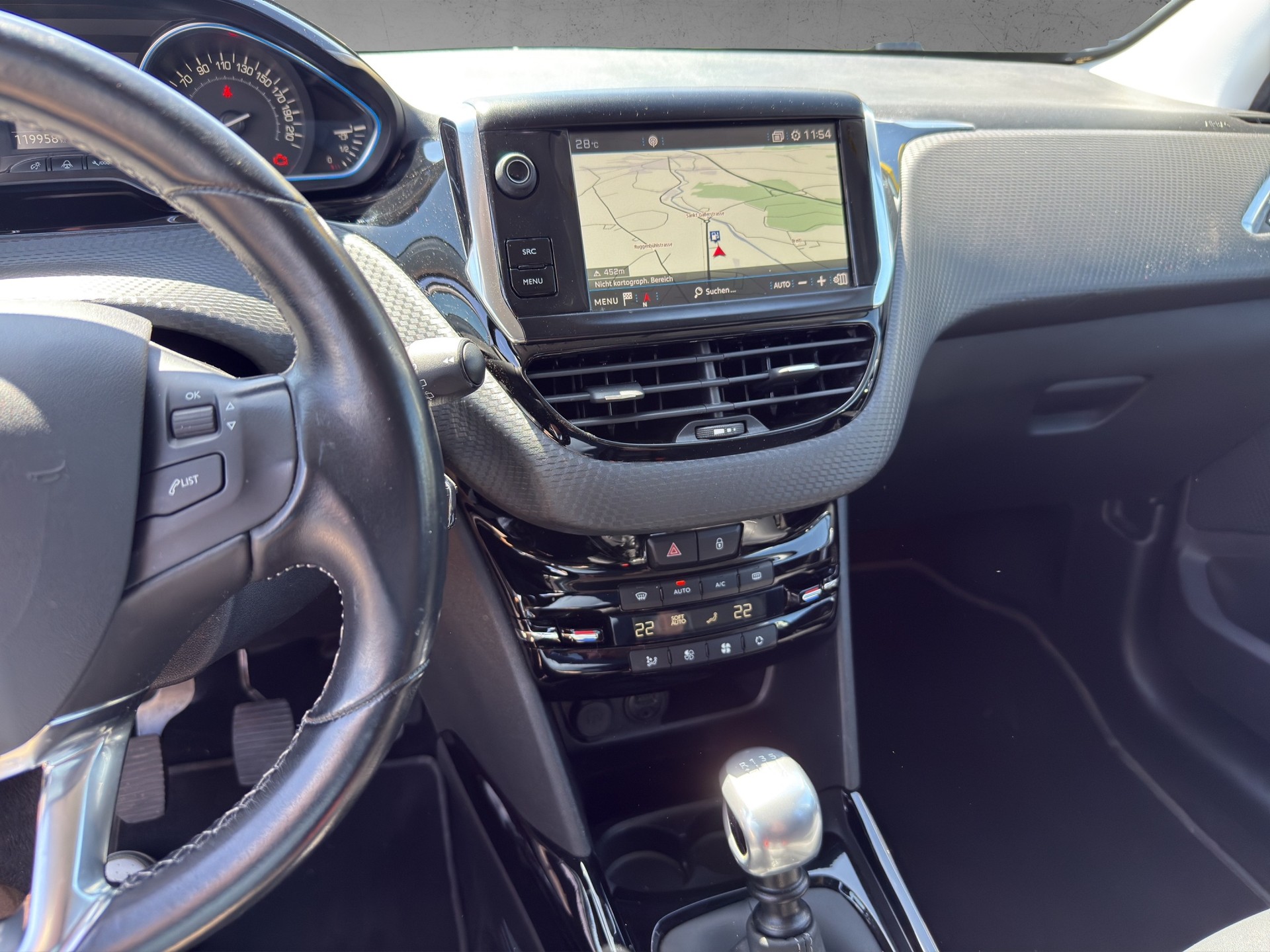 PEUGEOT 2008 1.2 PureTech GT Line-image-6