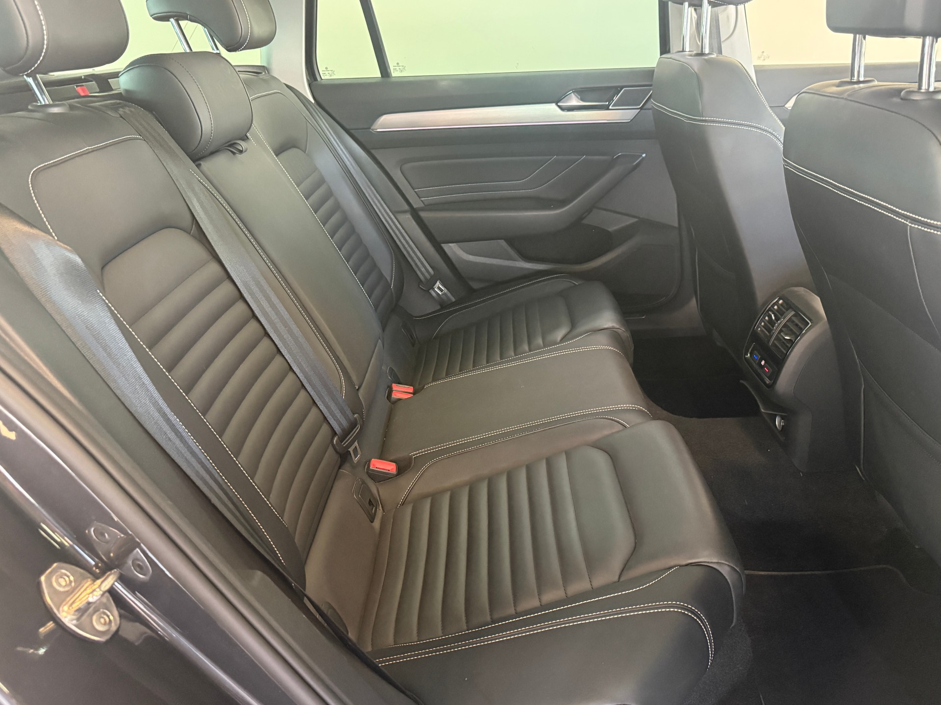 VW Passat Alltrack 2.0 TDI 4Motion DSG-image-8
