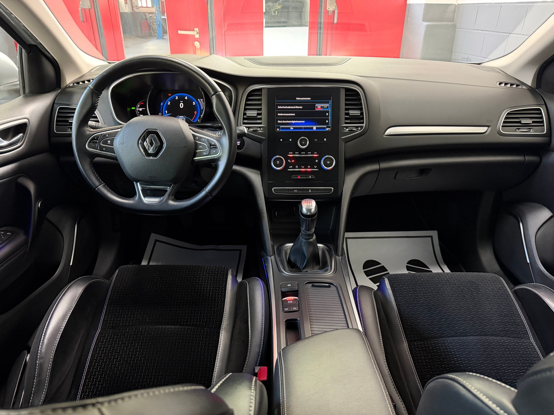 RENAULT Mégane Grandtour 1.2 16V Turbo GT Line //NEU AB MFK!-image-11