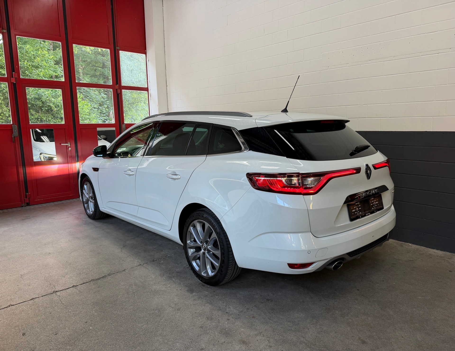 RENAULT Mégane Grandtour 1.2 16V Turbo GT Line //NEU AB MFK!-image-8