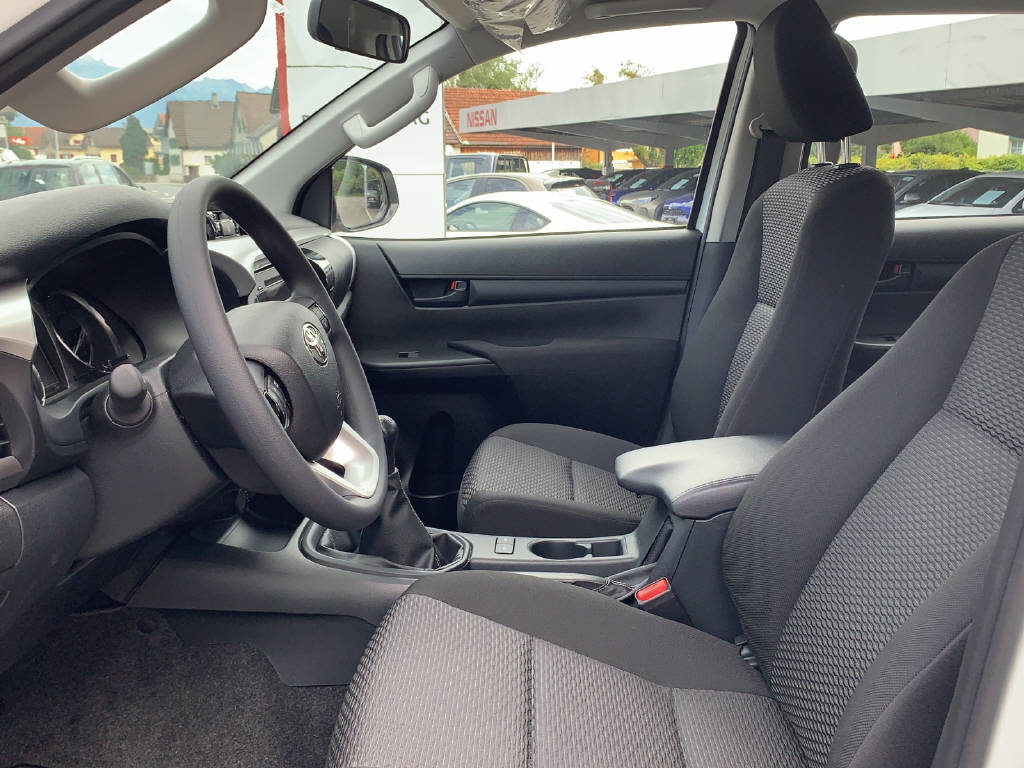 TOYOTA Hi-Lux Double Cab.-Pick-up 2.4 D-4D 150 Comfort-image-5