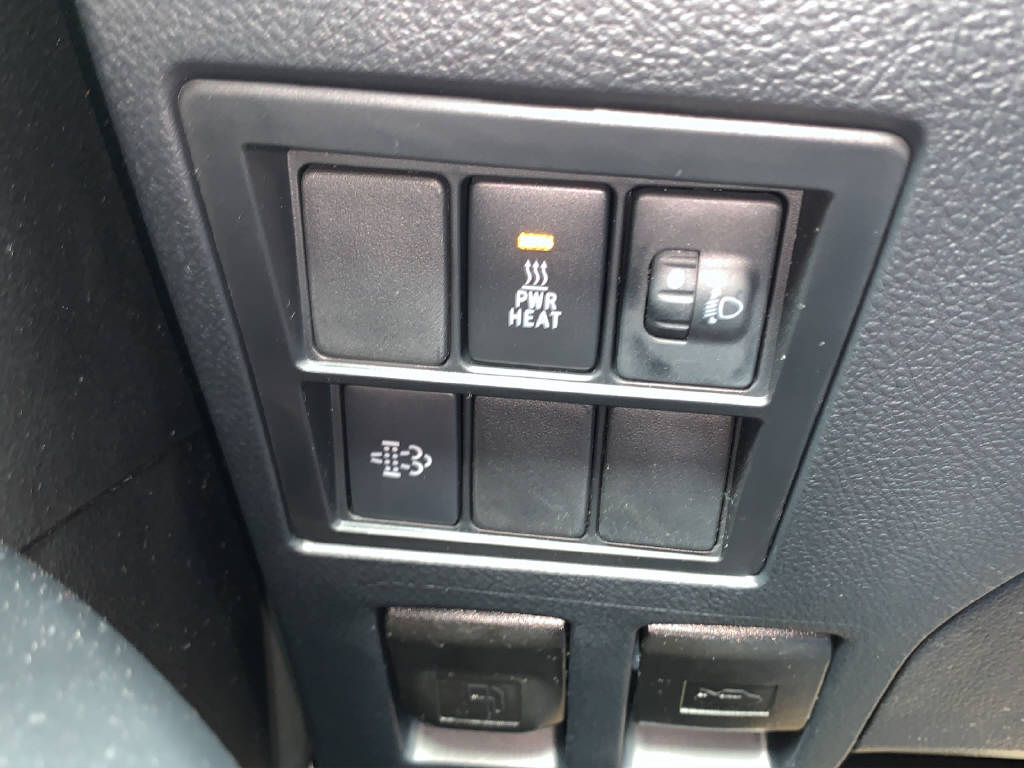TOYOTA Hi-Lux Double Cab.-Pick-up 2.4 D-4D 150 Comfort-image-12