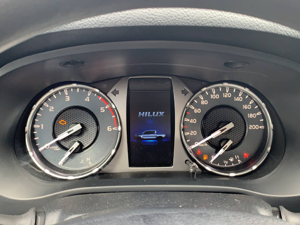 TOYOTA Hi-Lux Double Cab.-Pick-up 2.4 D-4D 150 Comfort-image-7
