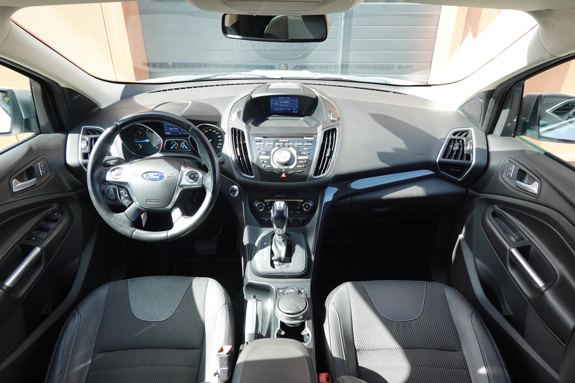 FORD Kuga 2.0 TDCi Titanium 4WD PowerShift "* Véhicule CH * 8 Roues Complètes * Caméra de Recul * Sièges Chauffant * GPS *-image-10