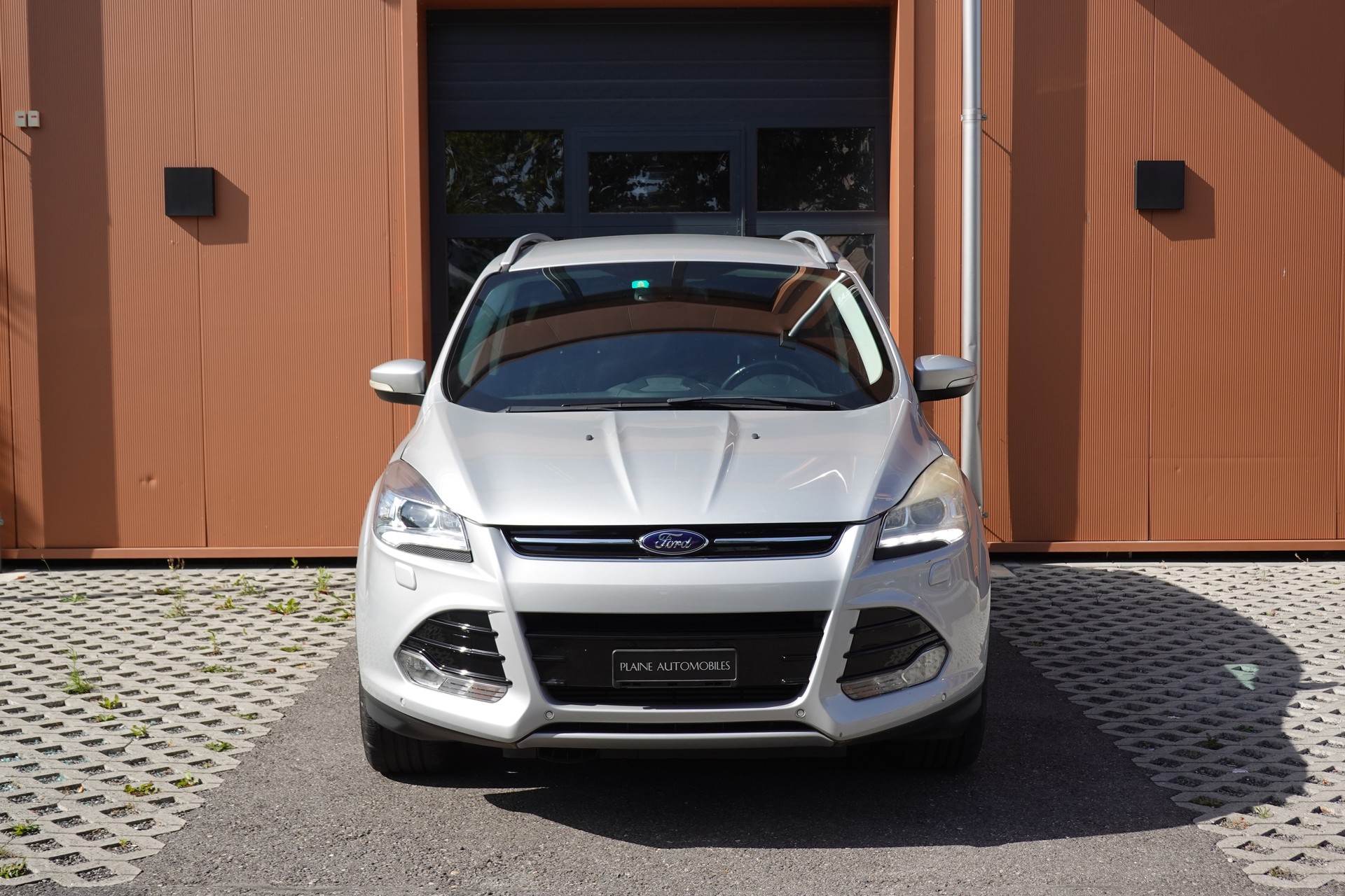 FORD Kuga 2.0 TDCi Titanium 4WD PowerShift "* Véhicule CH * 8 Roues Complètes * Caméra de Recul * Sièges Chauffant * GPS *-image-1