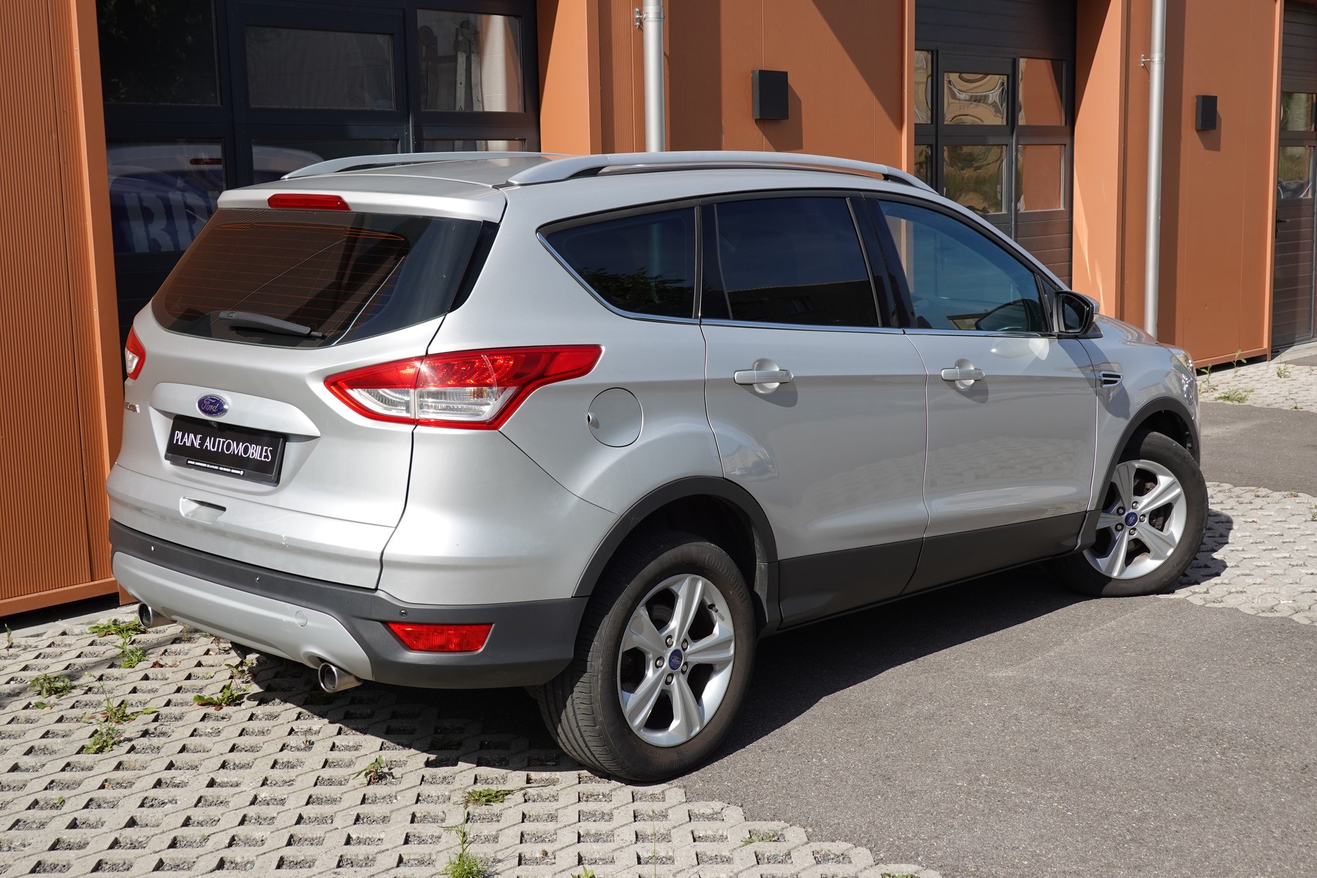 FORD Kuga 2.0 TDCi Titanium 4WD PowerShift "* Véhicule CH * 8 Roues Complètes * Caméra de Recul * Sièges Chauffant * GPS *-image-5