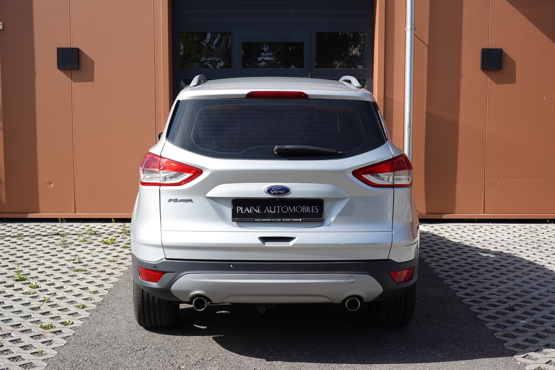 FORD Kuga 2.0 TDCi Titanium 4WD PowerShift "* Véhicule CH * 8 Roues Complètes * Caméra de Recul * Sièges Chauffant * GPS *-image-8