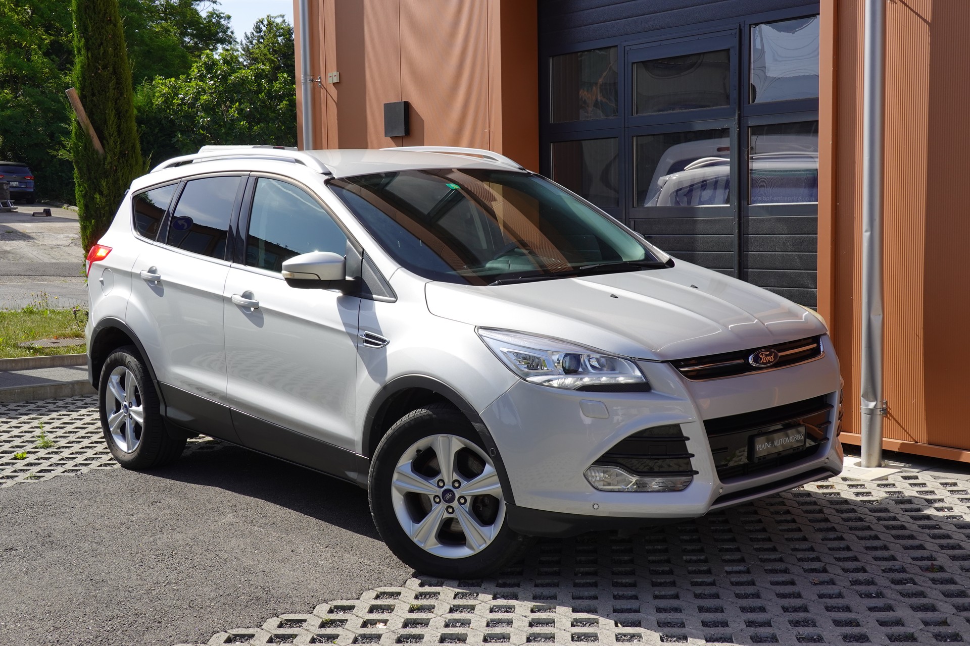 FORD Kuga 2.0 TDCi Titanium 4WD PowerShift "* Véhicule CH * 8 Roues Complètes * Caméra de Recul * Sièges Chauffant * GPS *-image-6