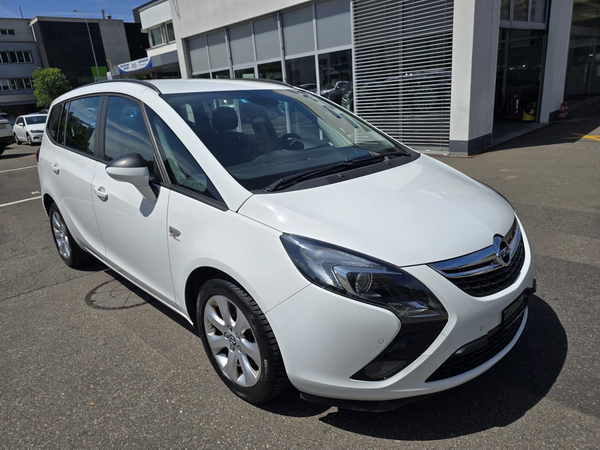 OPEL Zafira Tourer 1.6i 16V Turbo Active Edition-image-2