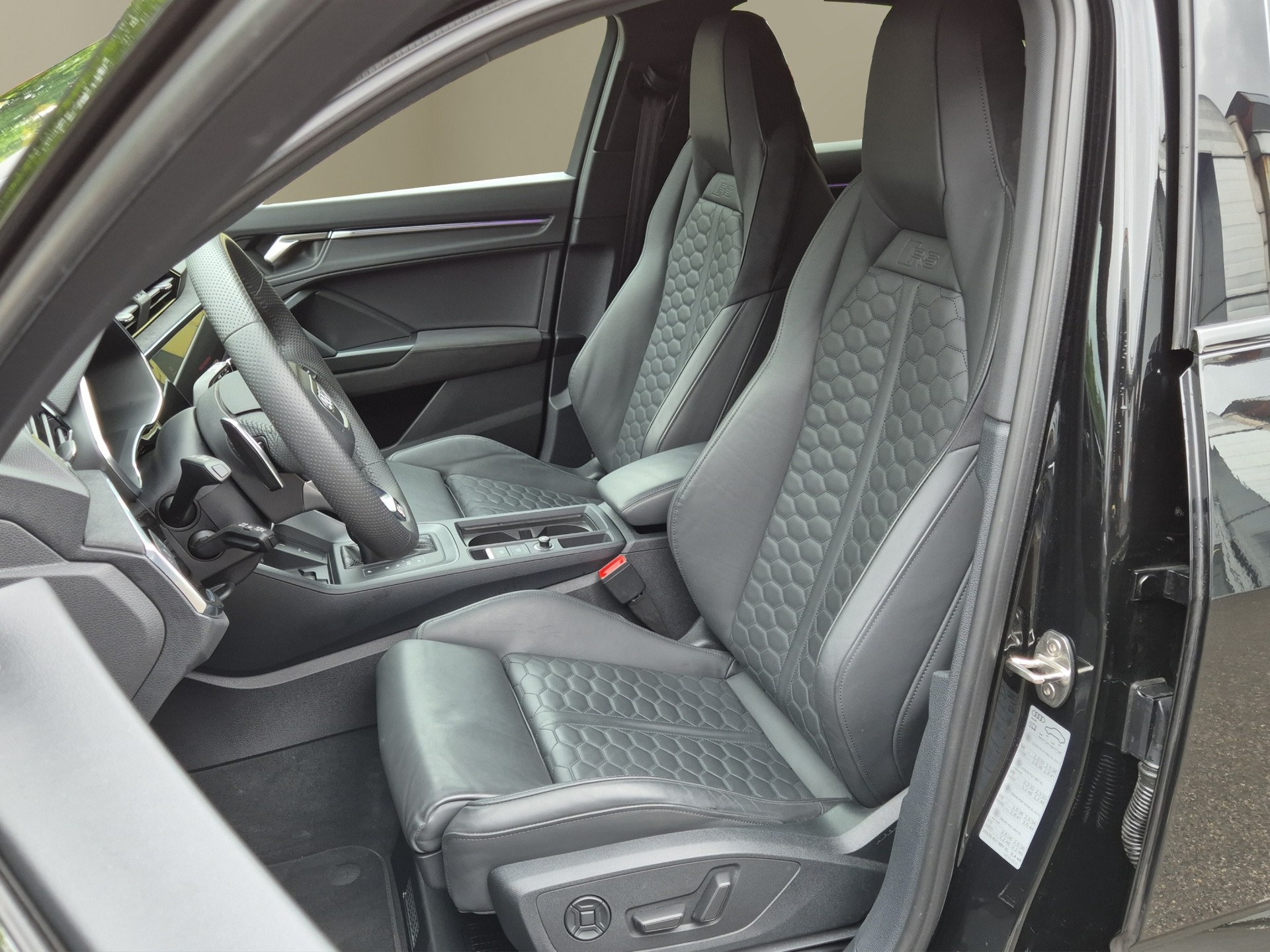 AUDI RS Q3 Sportback quattro S tronic-image-2