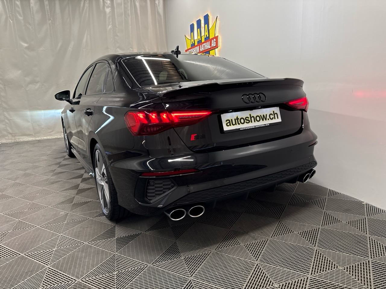 AUDI S3 Limousine 2.0 TFSI quattro S-tronic-image-11