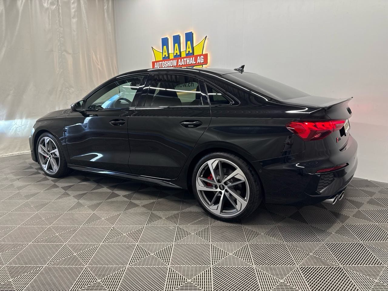 AUDI S3 Limousine 2.0 TFSI quattro S-tronic-image-1