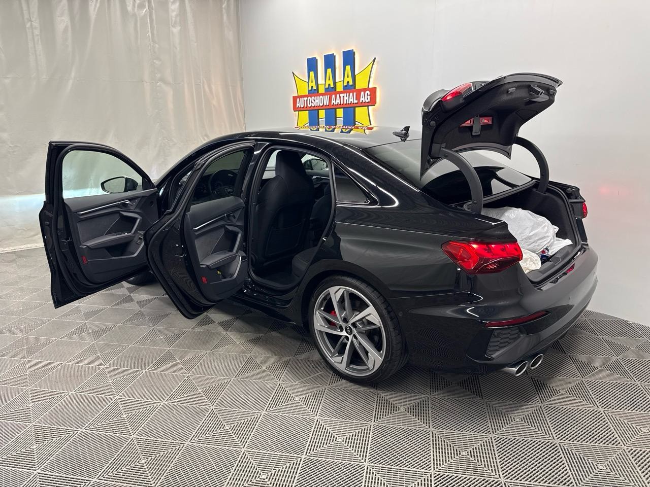 AUDI S3 Limousine 2.0 TFSI quattro S-tronic-image-10