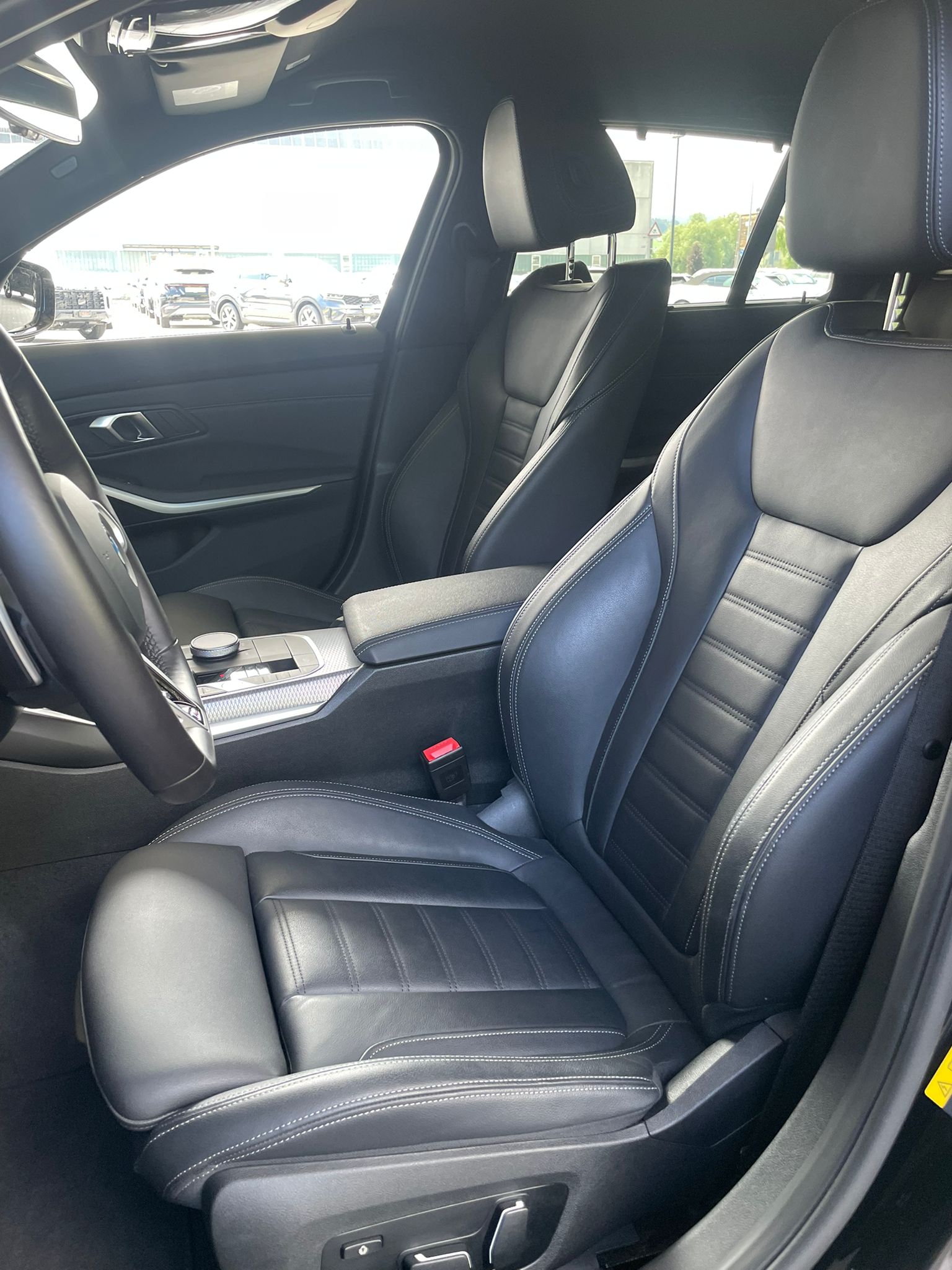 BMW 330e xDrive SAG Touring-image-5