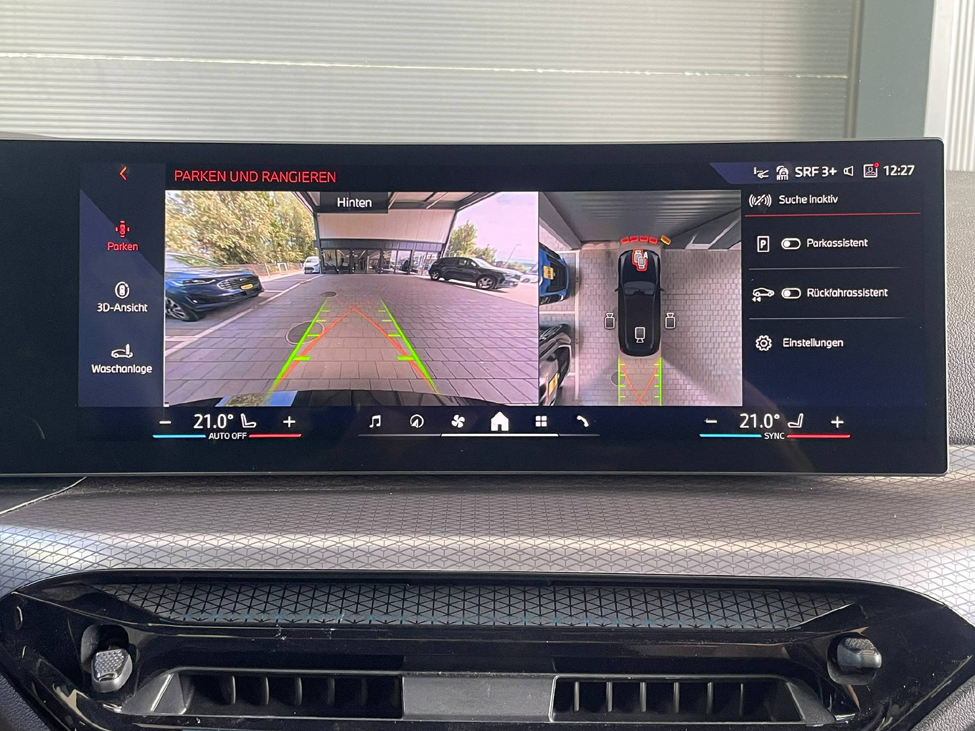BMW 330e xDrive SAG Touring-image-12