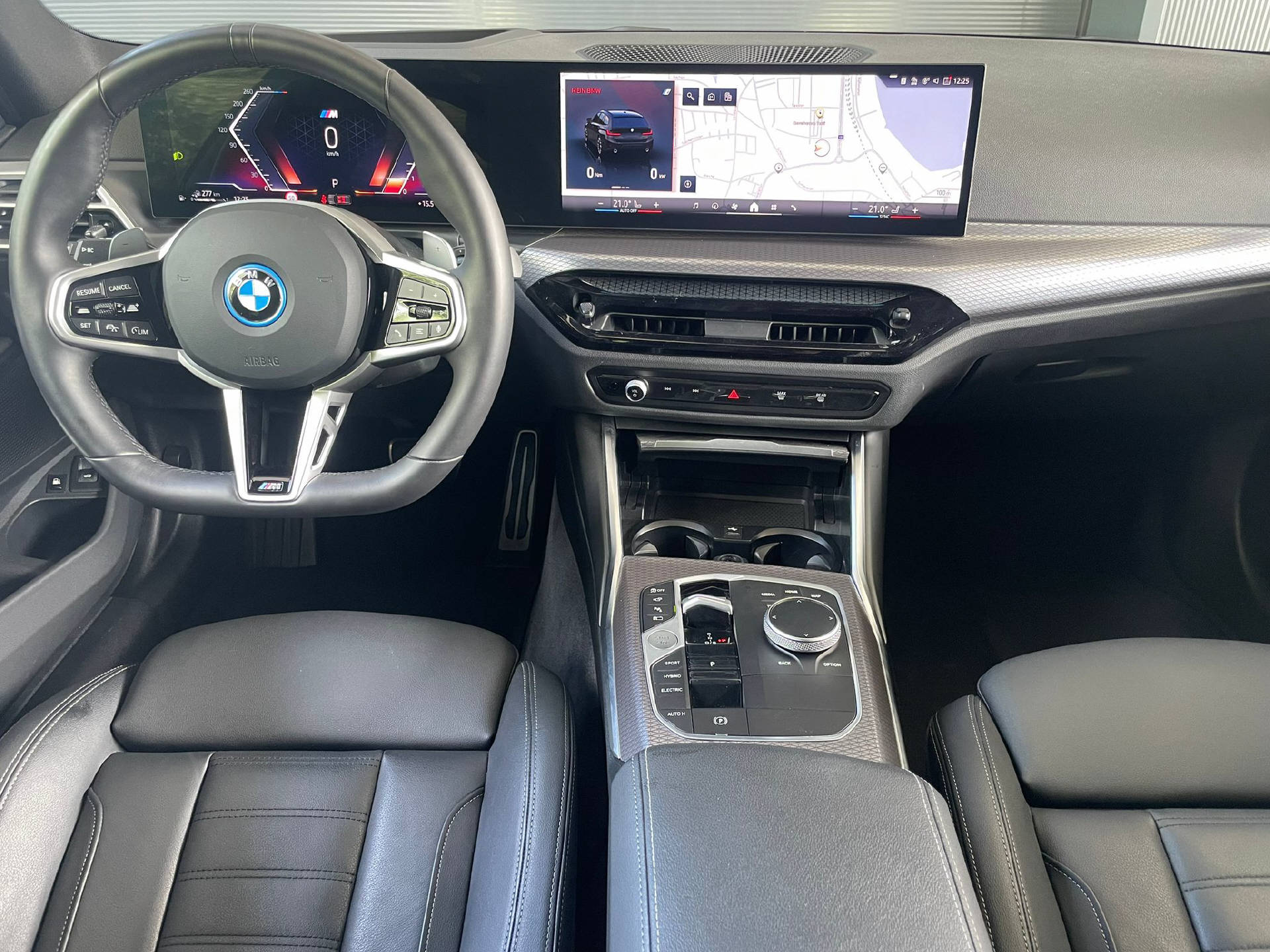 BMW 330e xDrive SAG Touring-image-6