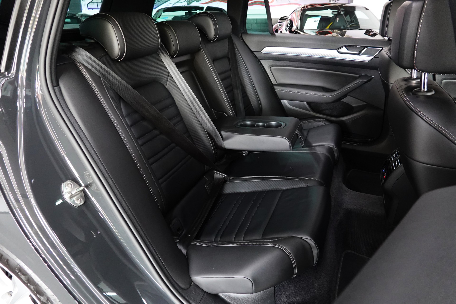VW PASSAT VARIANT 2.0 TSI BMT HIGHLINE R-LINE 4Motion DSG-image-37
