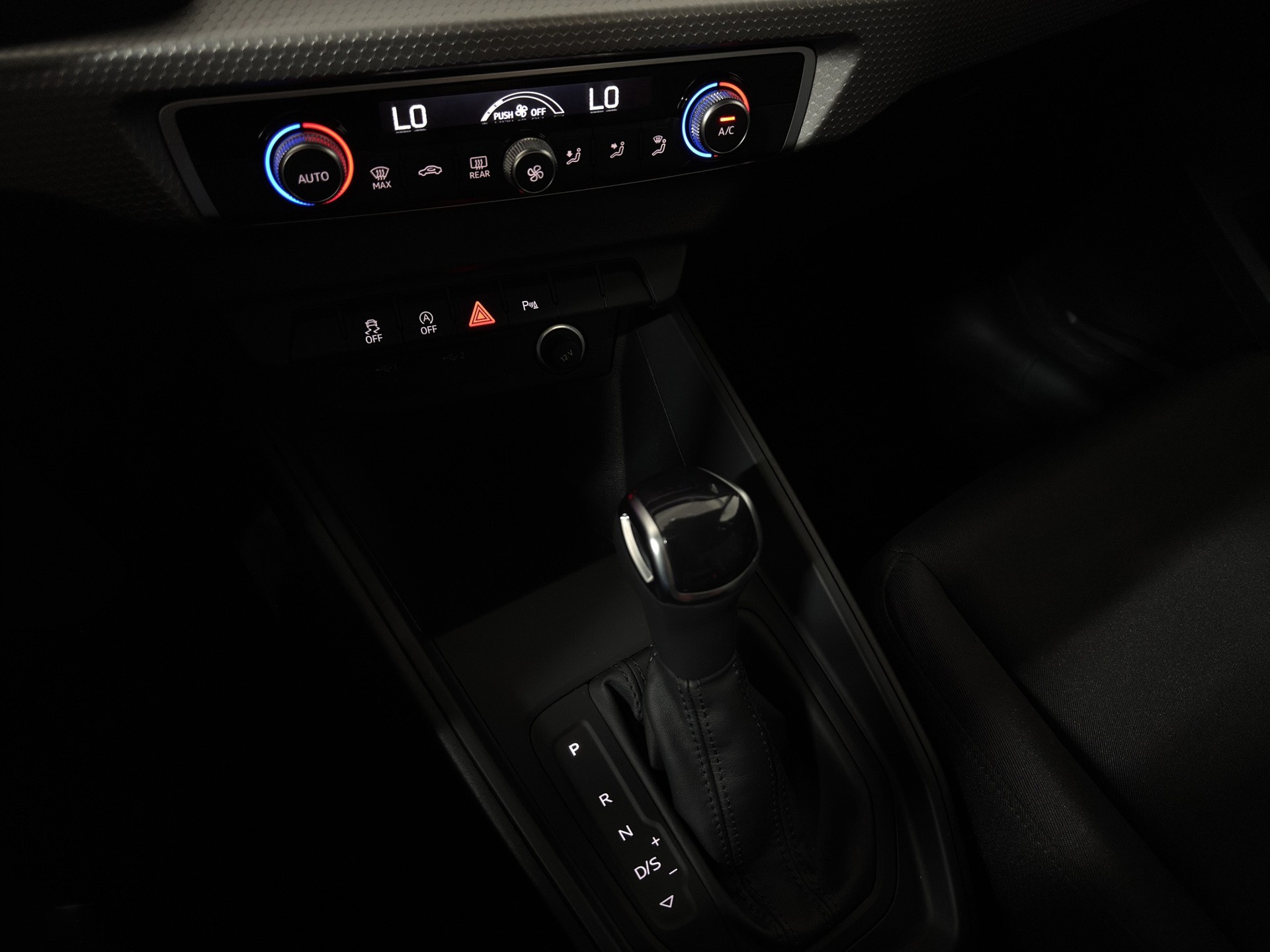 AUDI A1 Sportback 30 TFSI "RF.-Kamera-Navi"-image-14