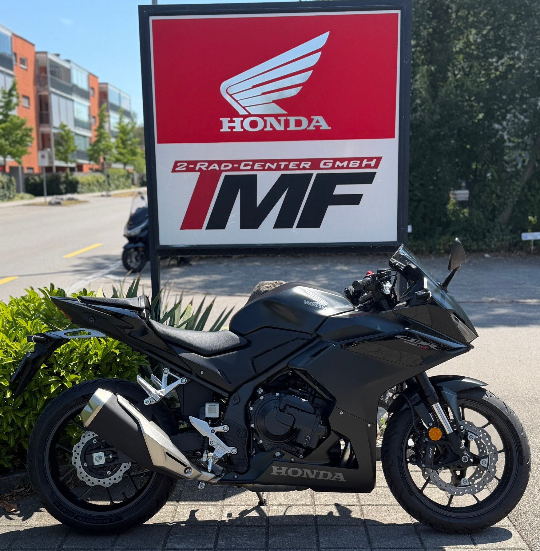 HONDA E CLUTCH VERSION-showroom-element-3