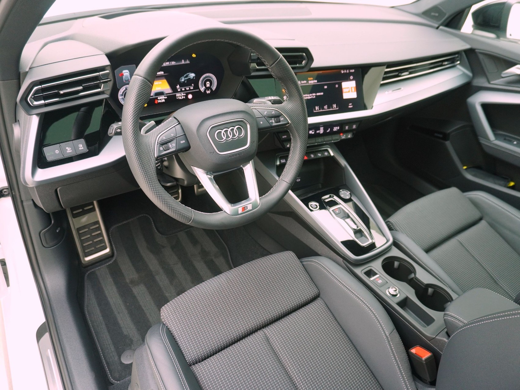 AUDI A3 Sportback 40 TFSI e S line S-Tronic **Audi Werksgarantie bis 04/2030**-image-11