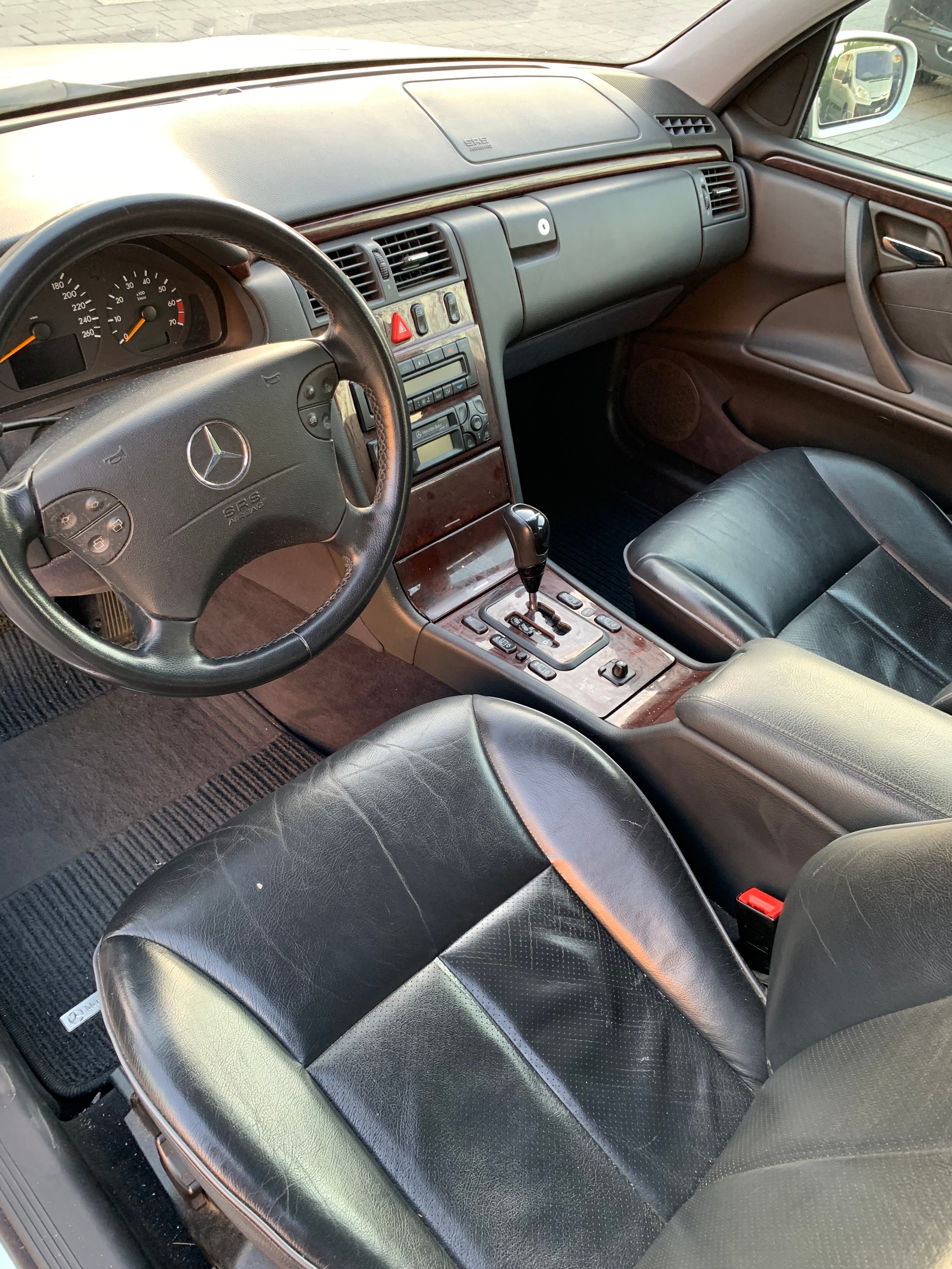 MERCEDES-BENZ E 280 Elégance 4-Matic Automatic-image-8