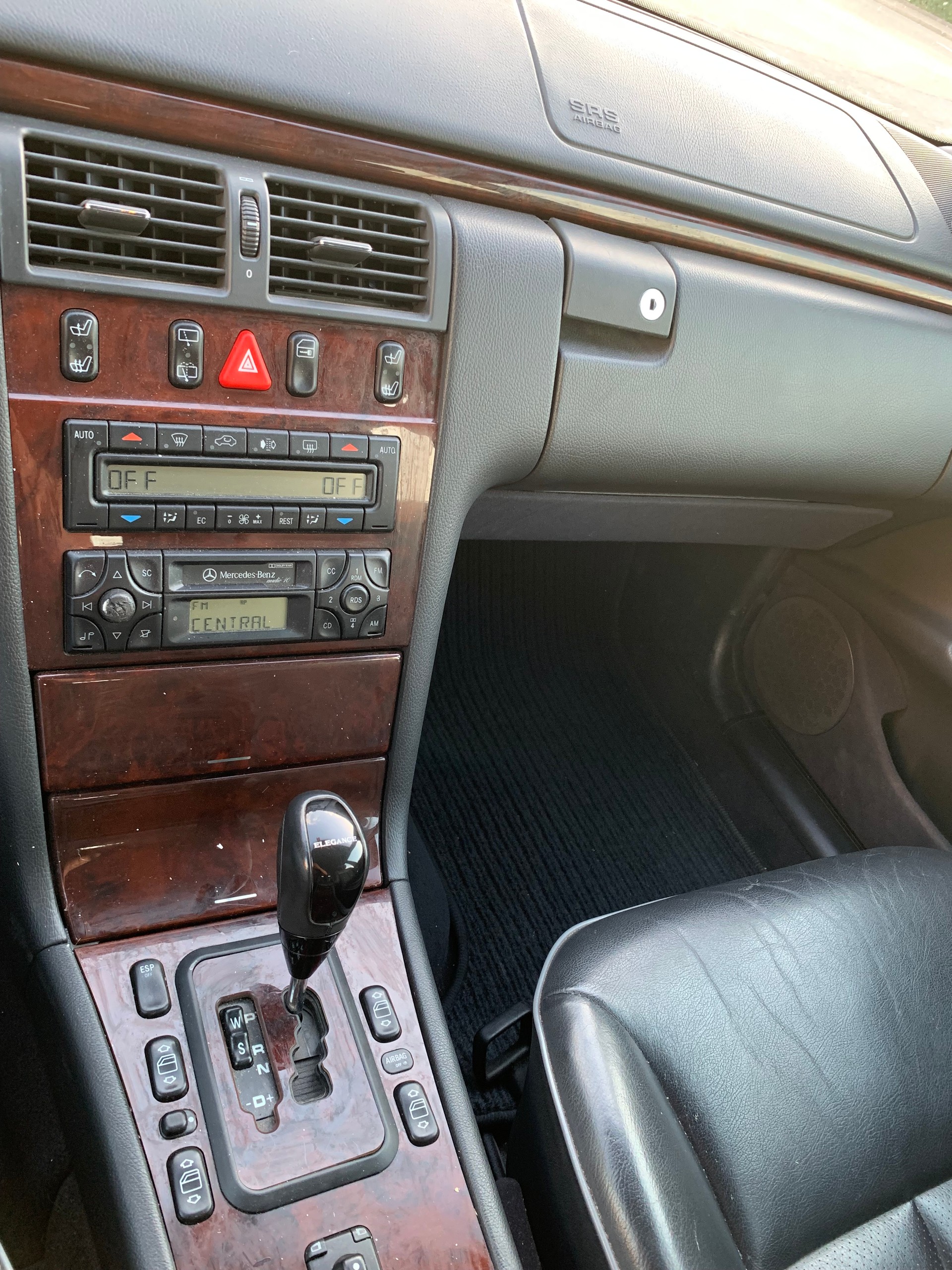 MERCEDES-BENZ E 280 Elégance 4-Matic Automatic-image-10