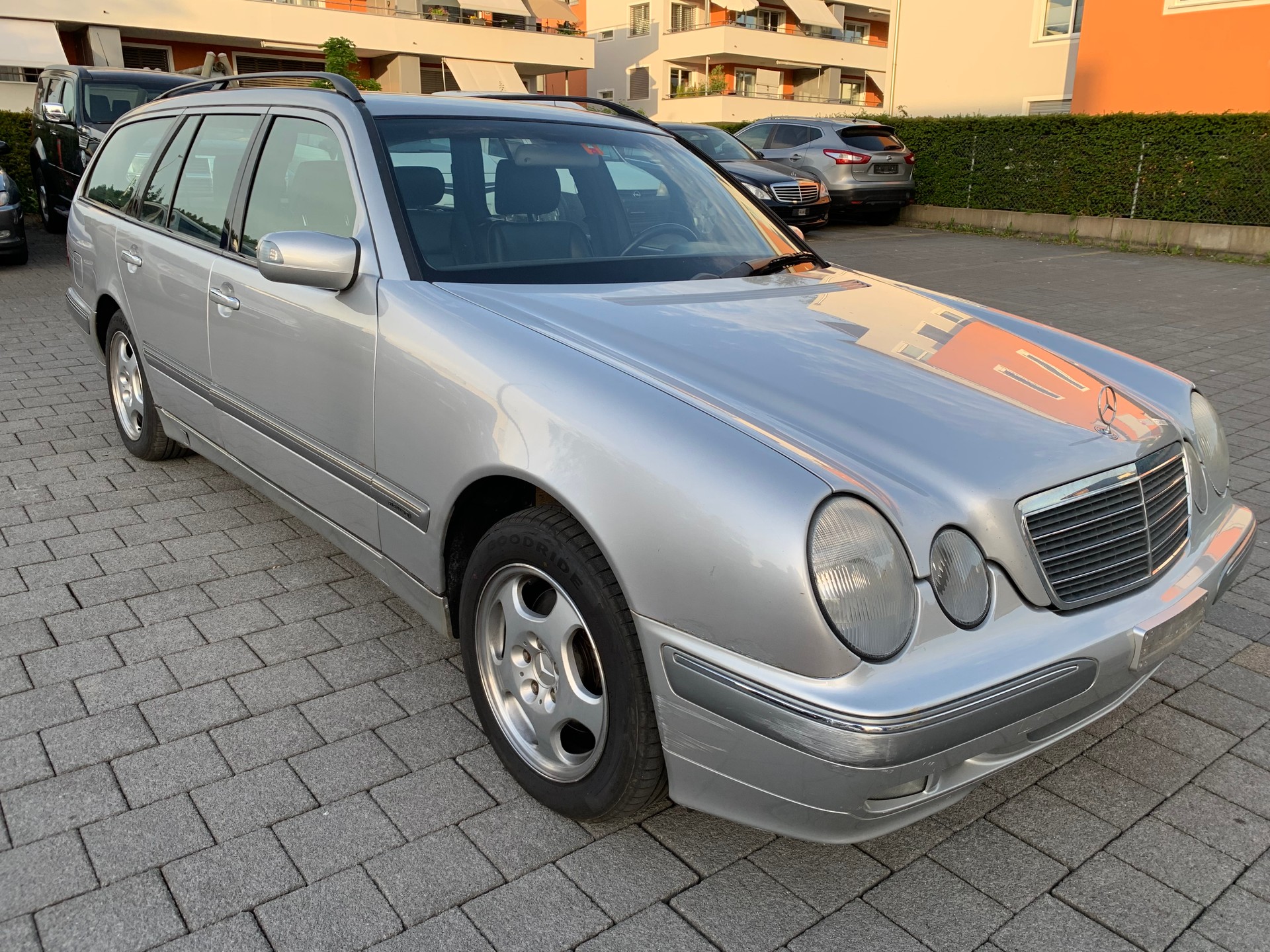 MERCEDES-BENZ E 280 Elégance 4-Matic Automatic-image-1