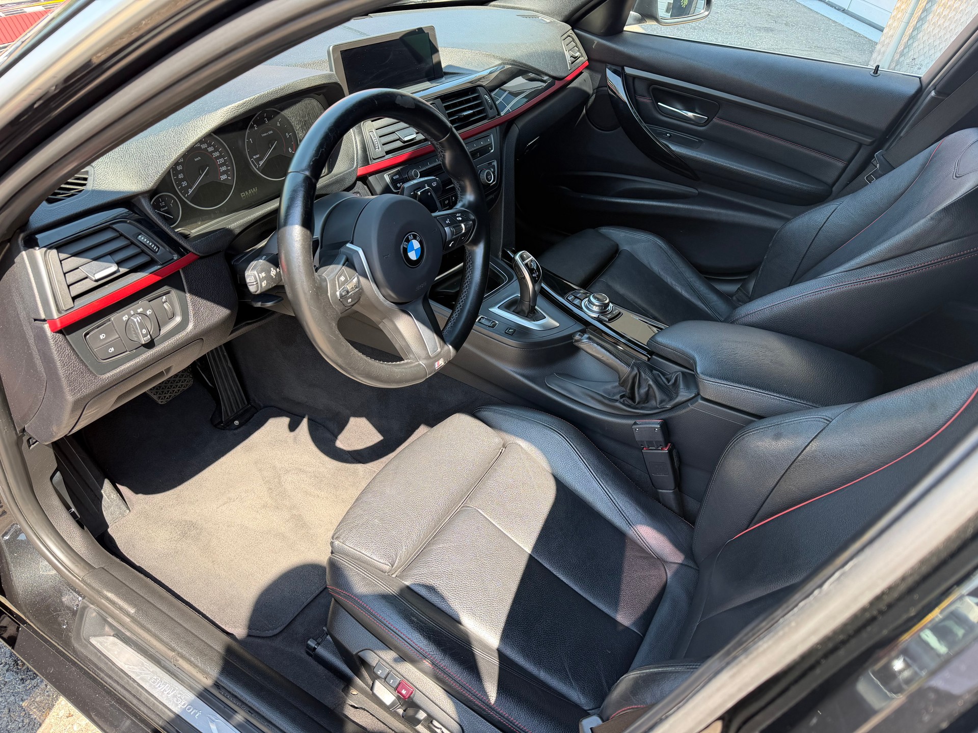 BMW 330d xDrive Touring Sport Line Steptronic-image-4